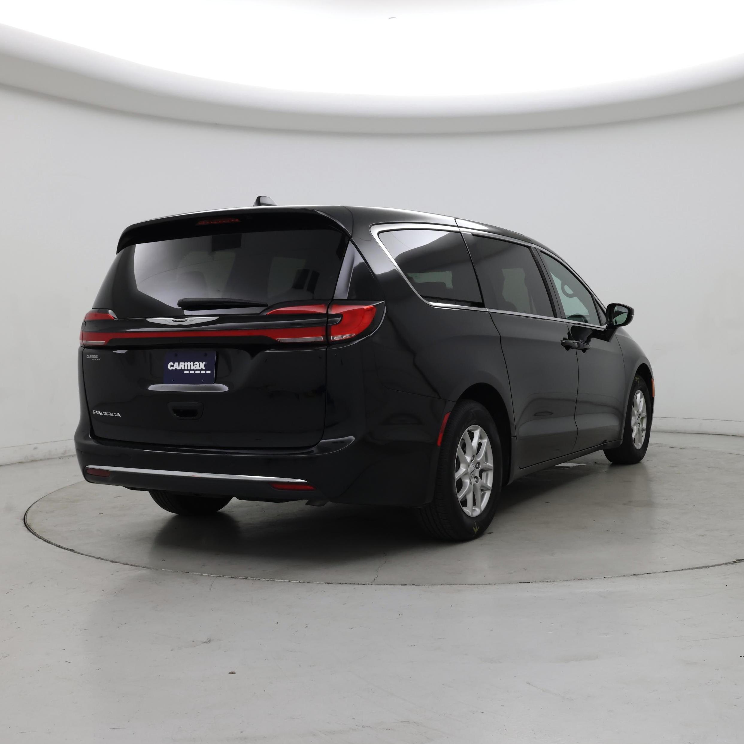 Thumbnail: 2025 Chrysler Pacifica - 8