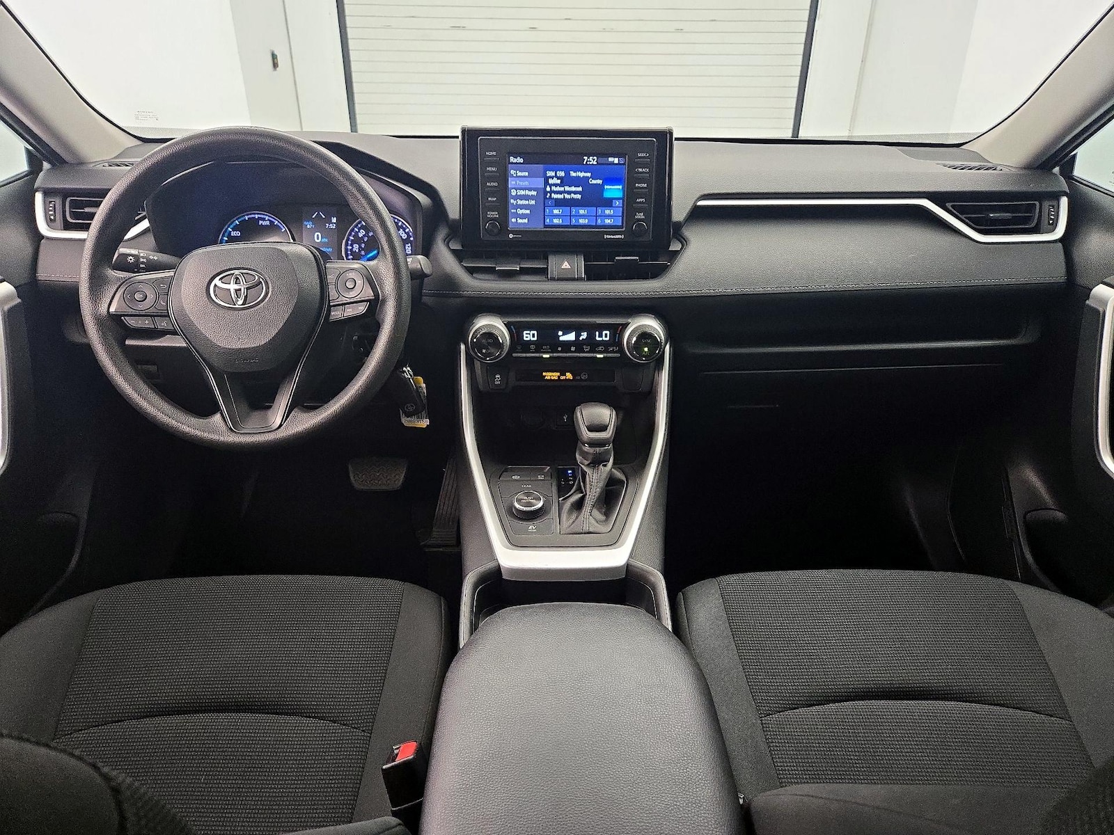 2021 Toyota RAV4 LE - Photo 10