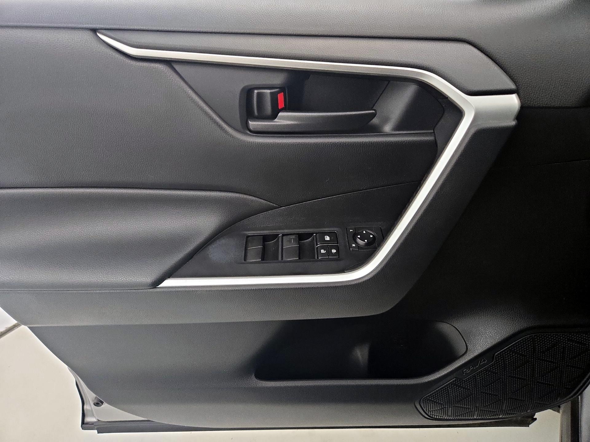 Thumbnail: 2021 Toyota RAV4 - 12