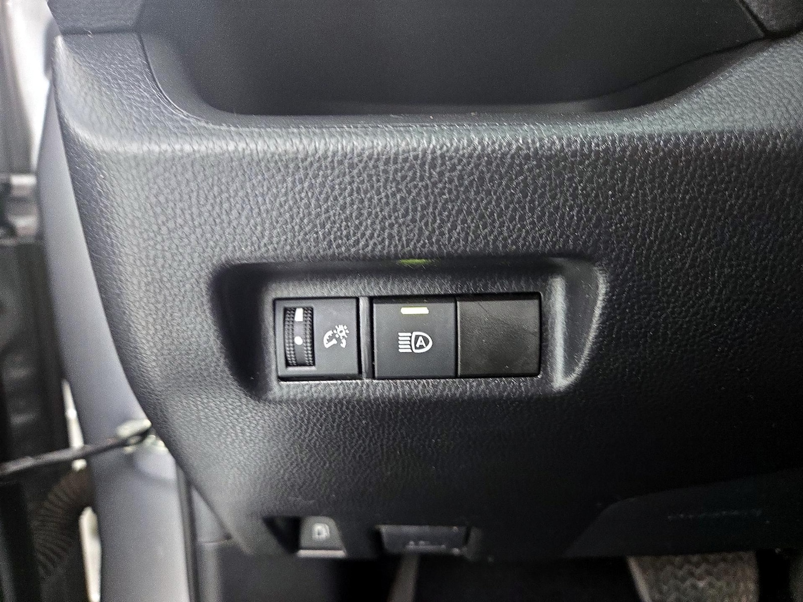 2021 Toyota RAV4 LE - Photo 14