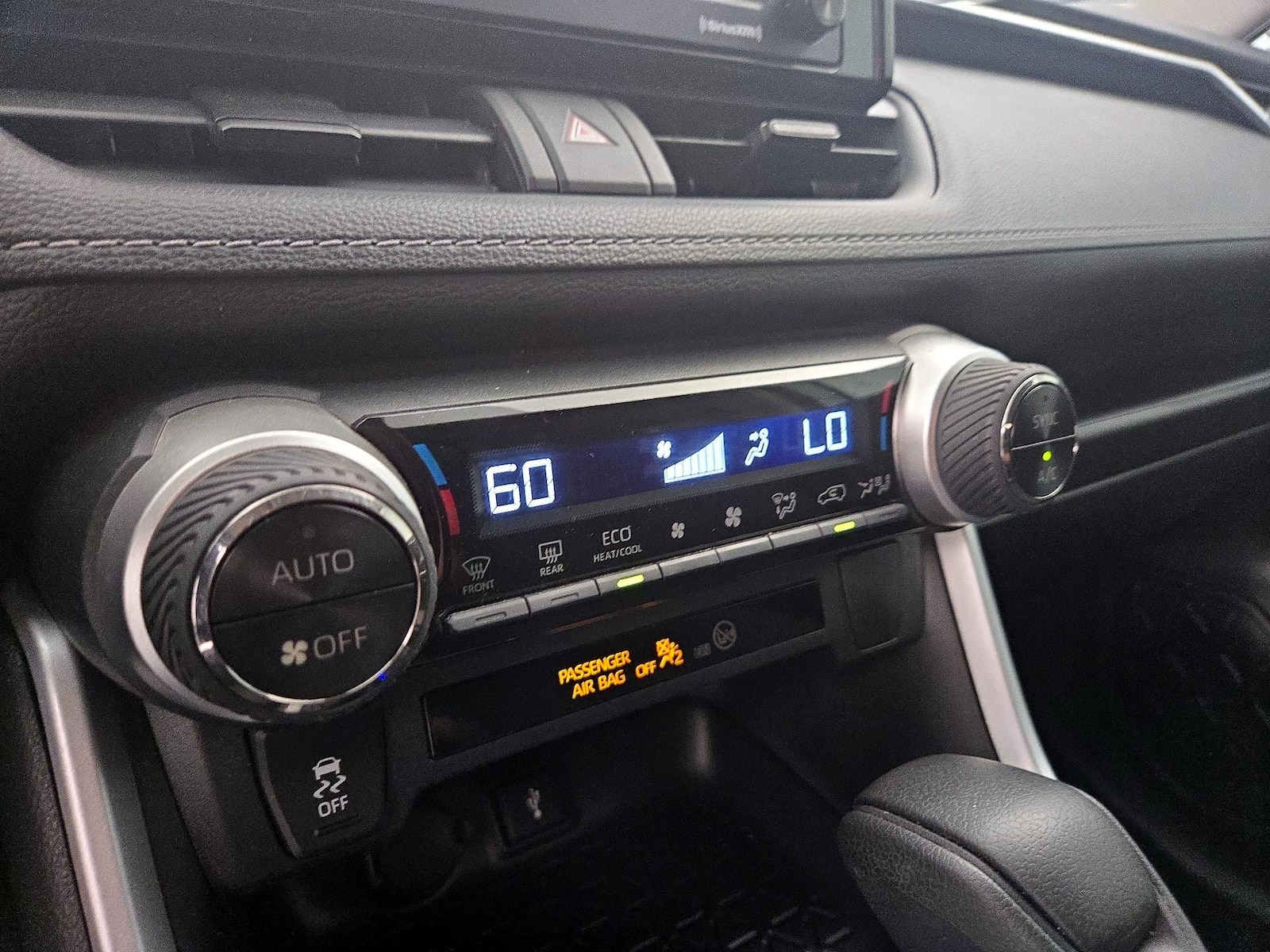 2021 Toyota RAV4 LE - Photo 17