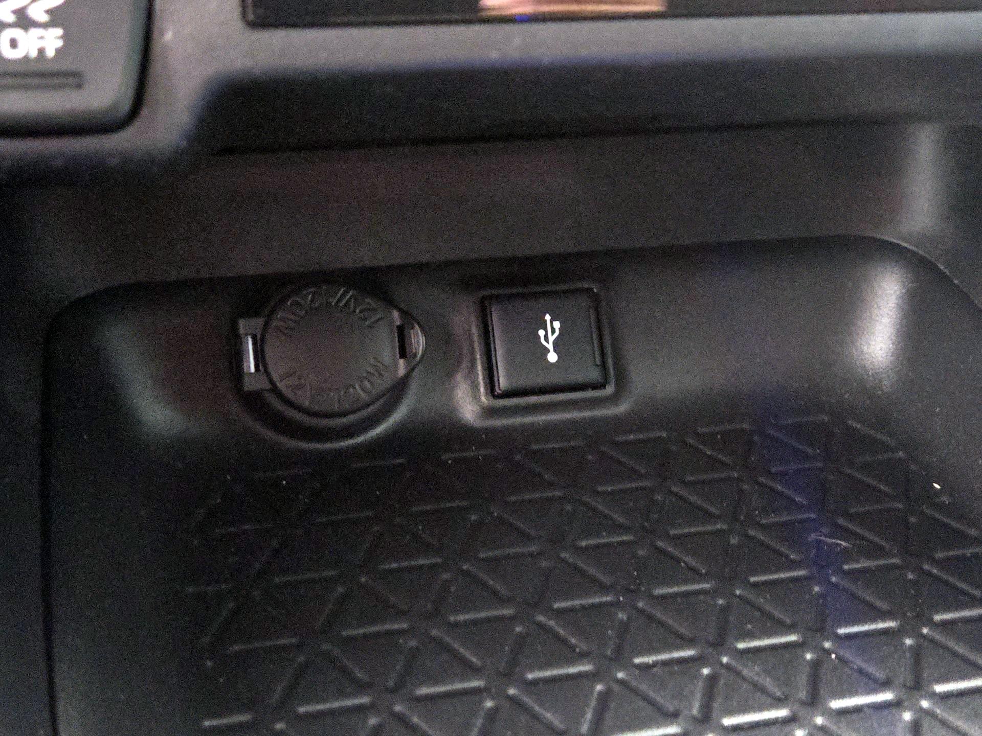 Thumbnail: 2021 Toyota RAV4 - 18