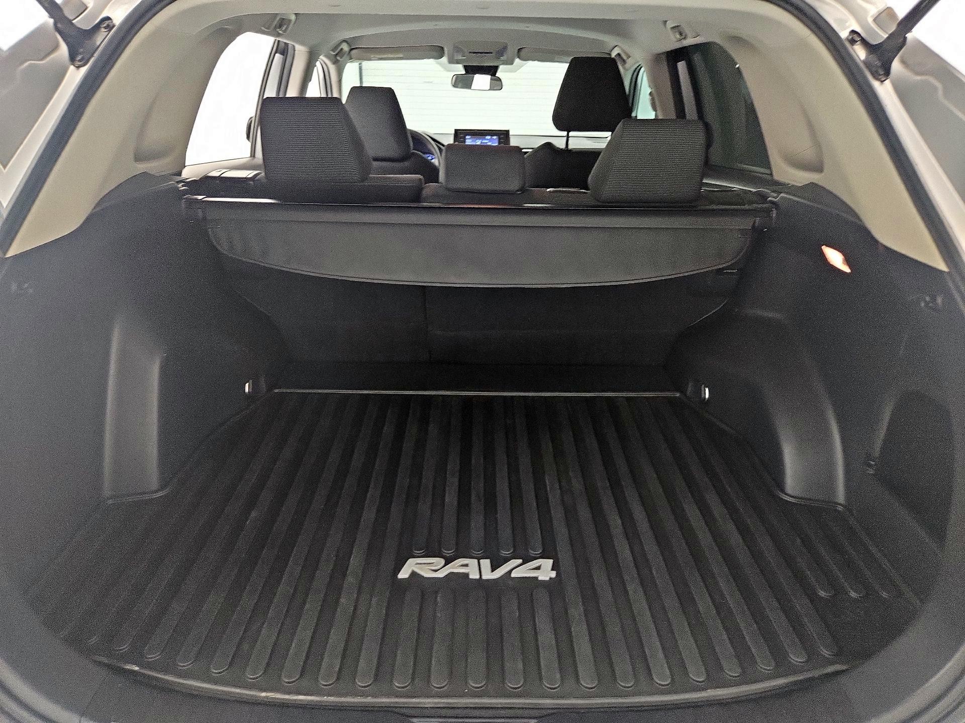 Thumbnail: 2021 Toyota RAV4 - 20