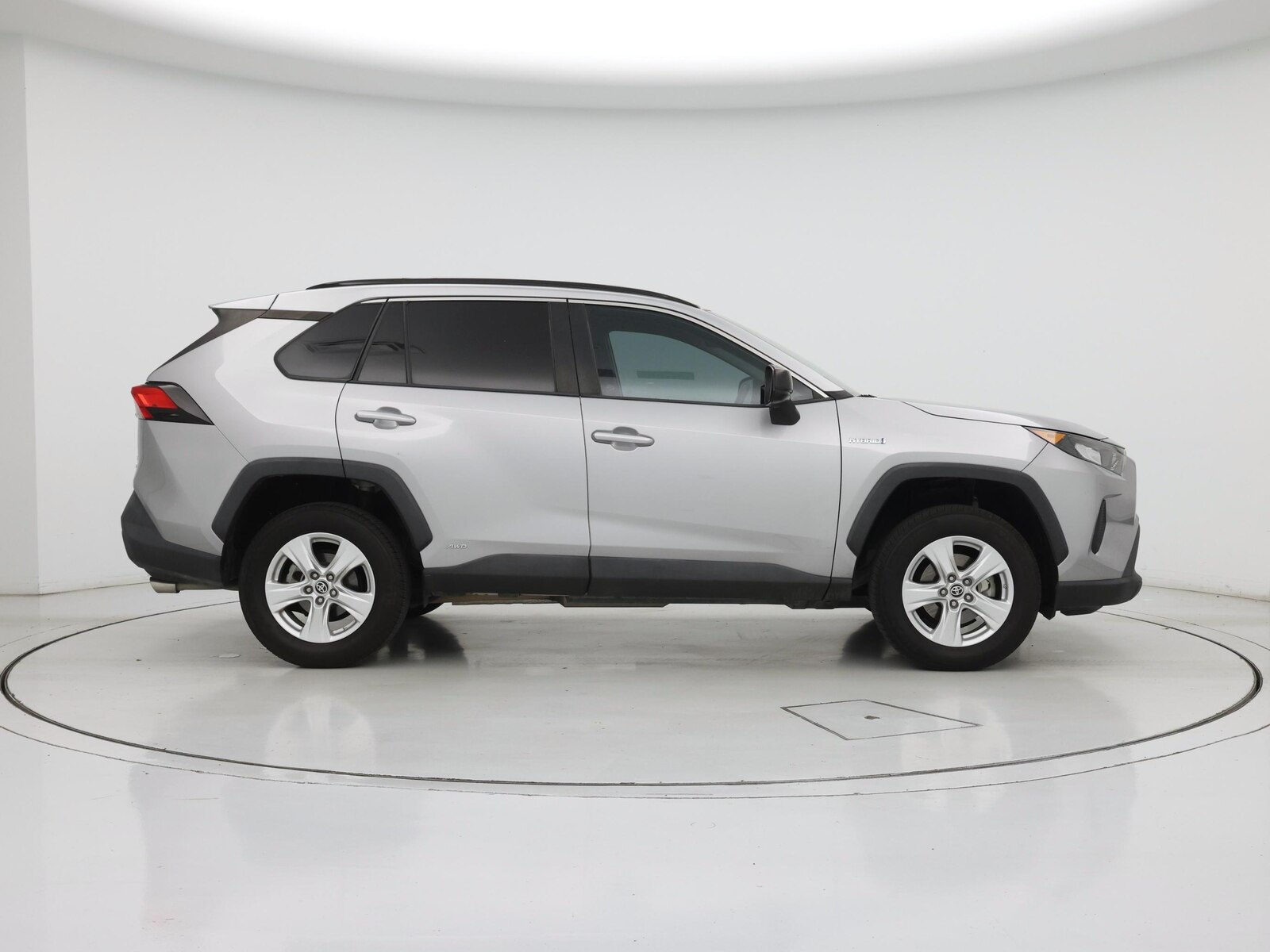 2021 Toyota RAV4 LE - Photo 8