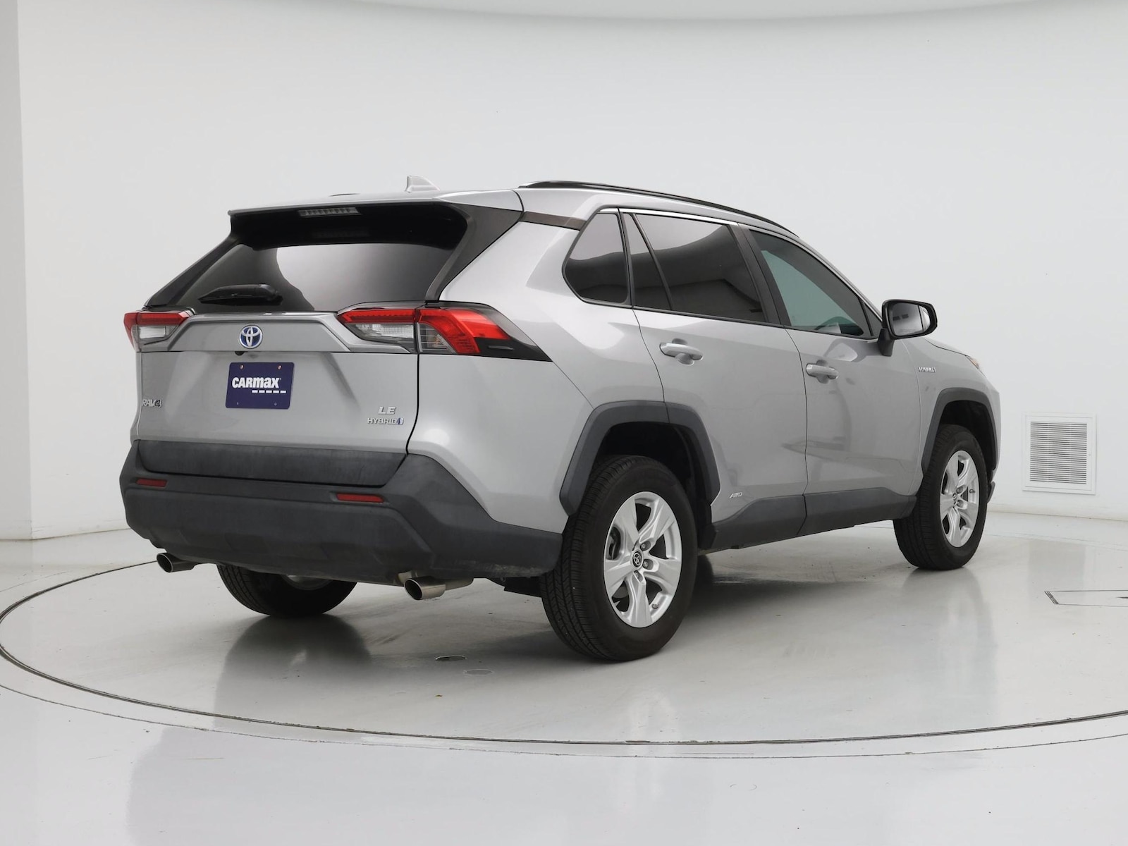 2021 Toyota RAV4 LE - Photo 9