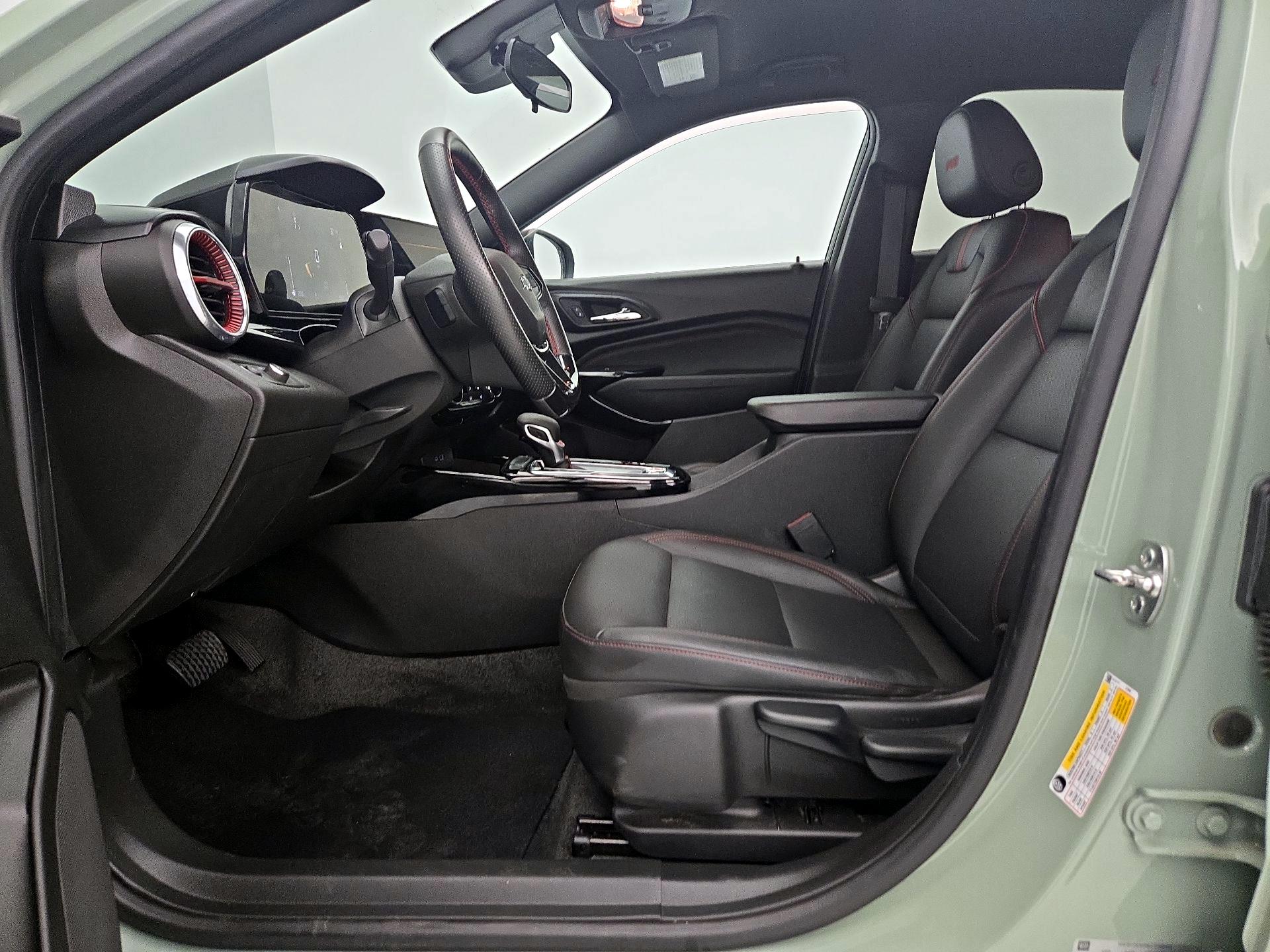 Thumbnail: 2024 Chevrolet Trax - 9