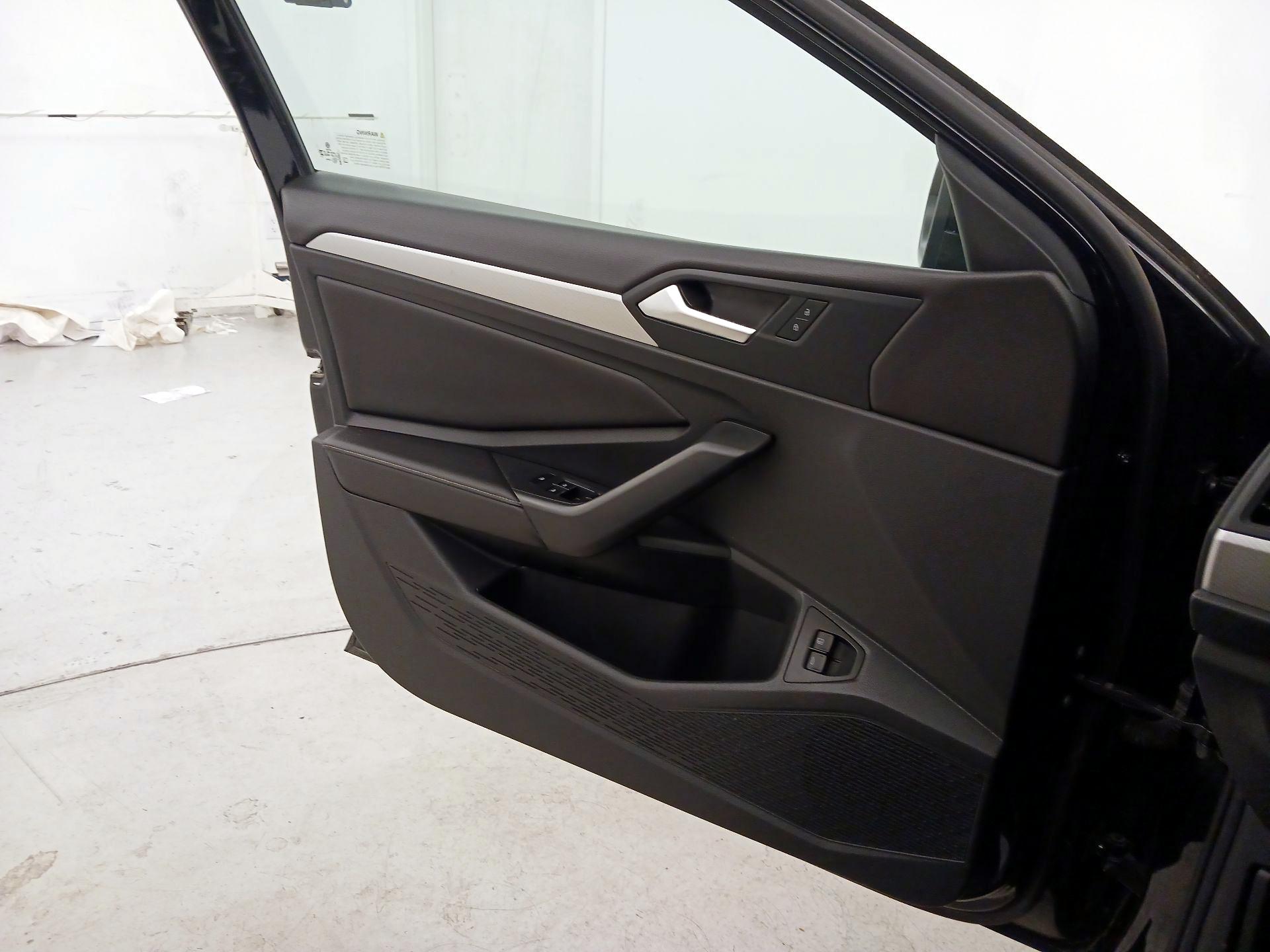 Thumbnail: 2024 Volkswagen Jetta - 12