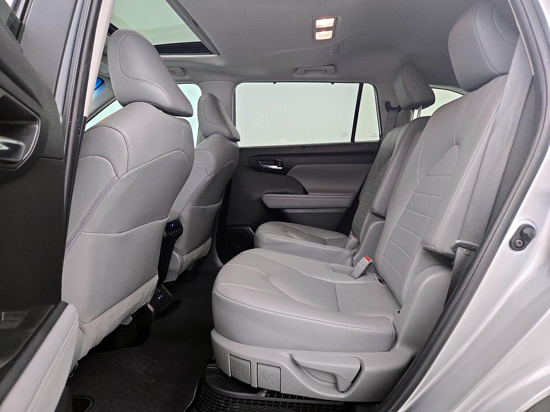 Thumbnail: 2022 Toyota Highlander - 18