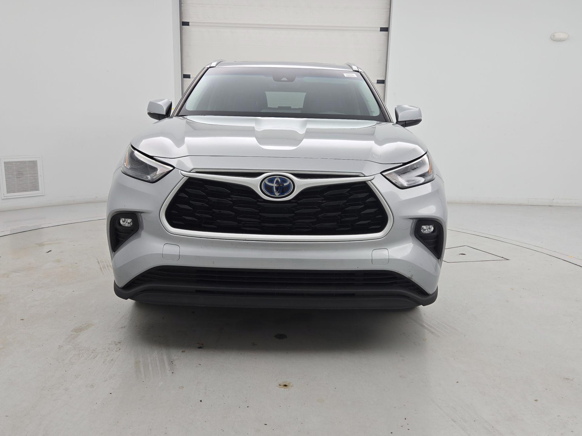 Thumbnail: 2022 Toyota Highlander - 2