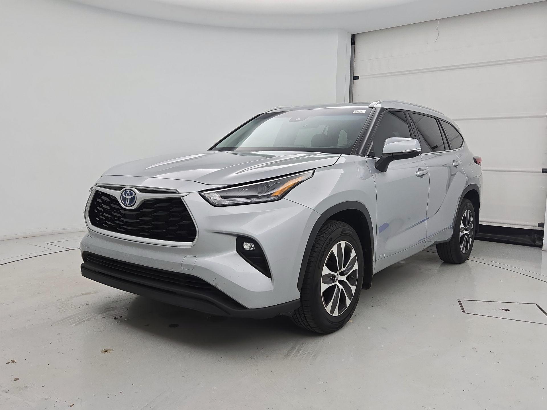Thumbnail: 2022 Toyota Highlander - 3