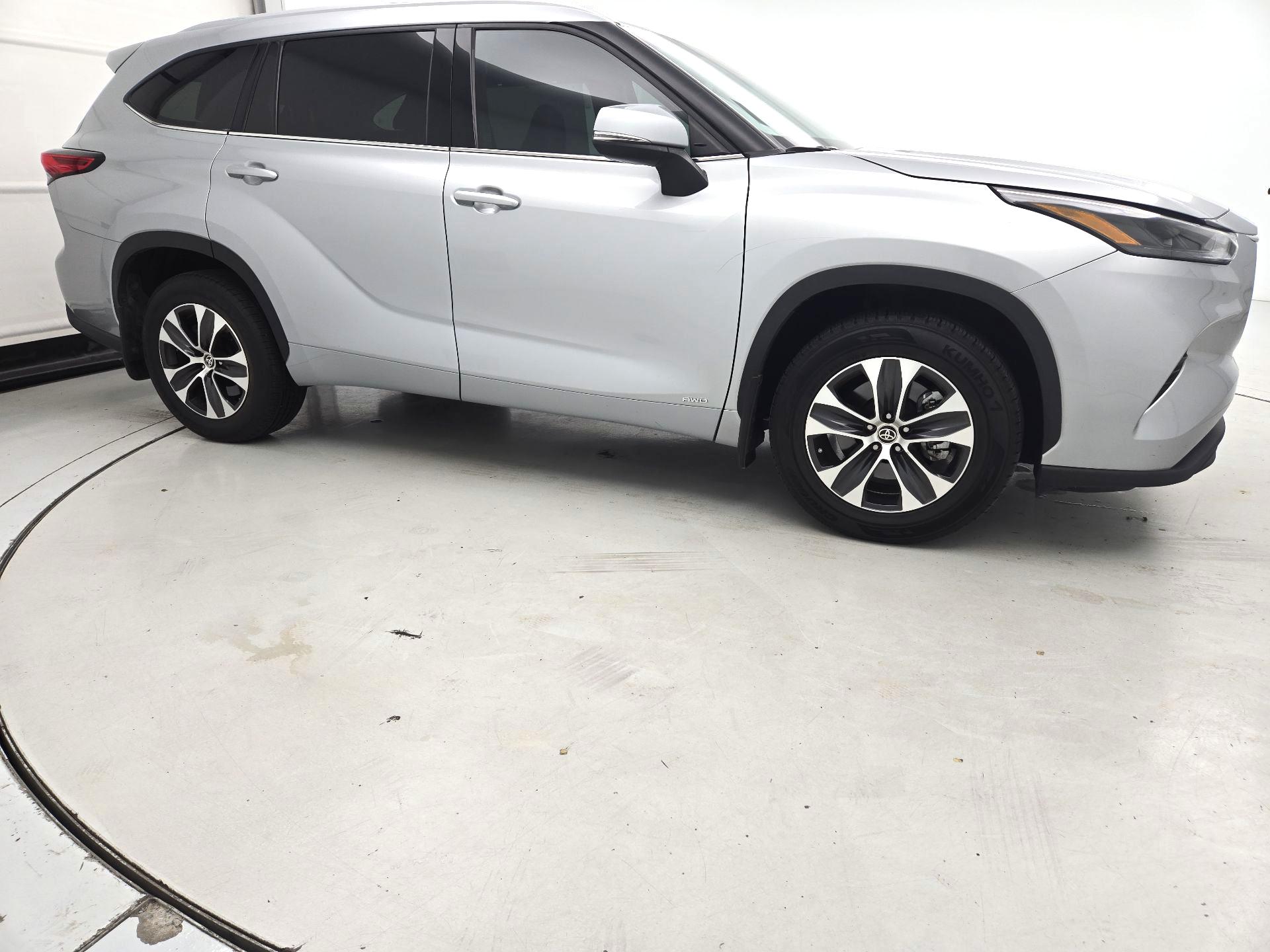 Thumbnail: 2022 Toyota Highlander - 4