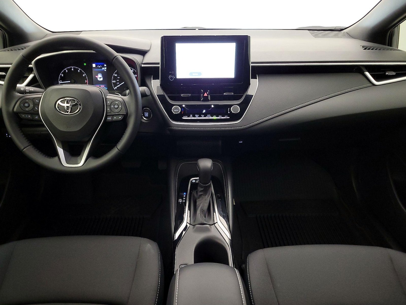 2025 Toyota Corolla Hatchback SE - Photo 10