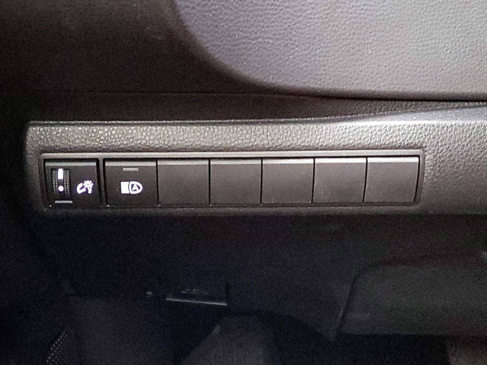 2025 Toyota Corolla Hatchback SE - Photo 14
