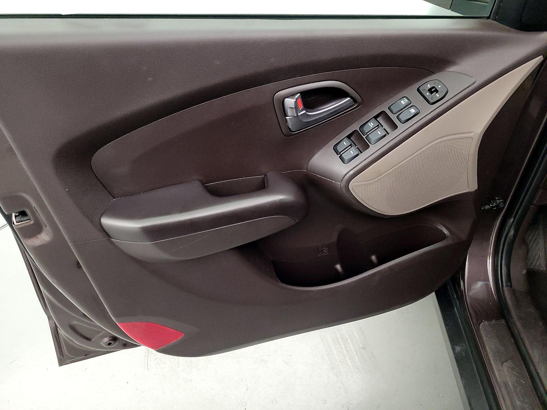 Thumbnail: 2014 Hyundai Tucson - 12