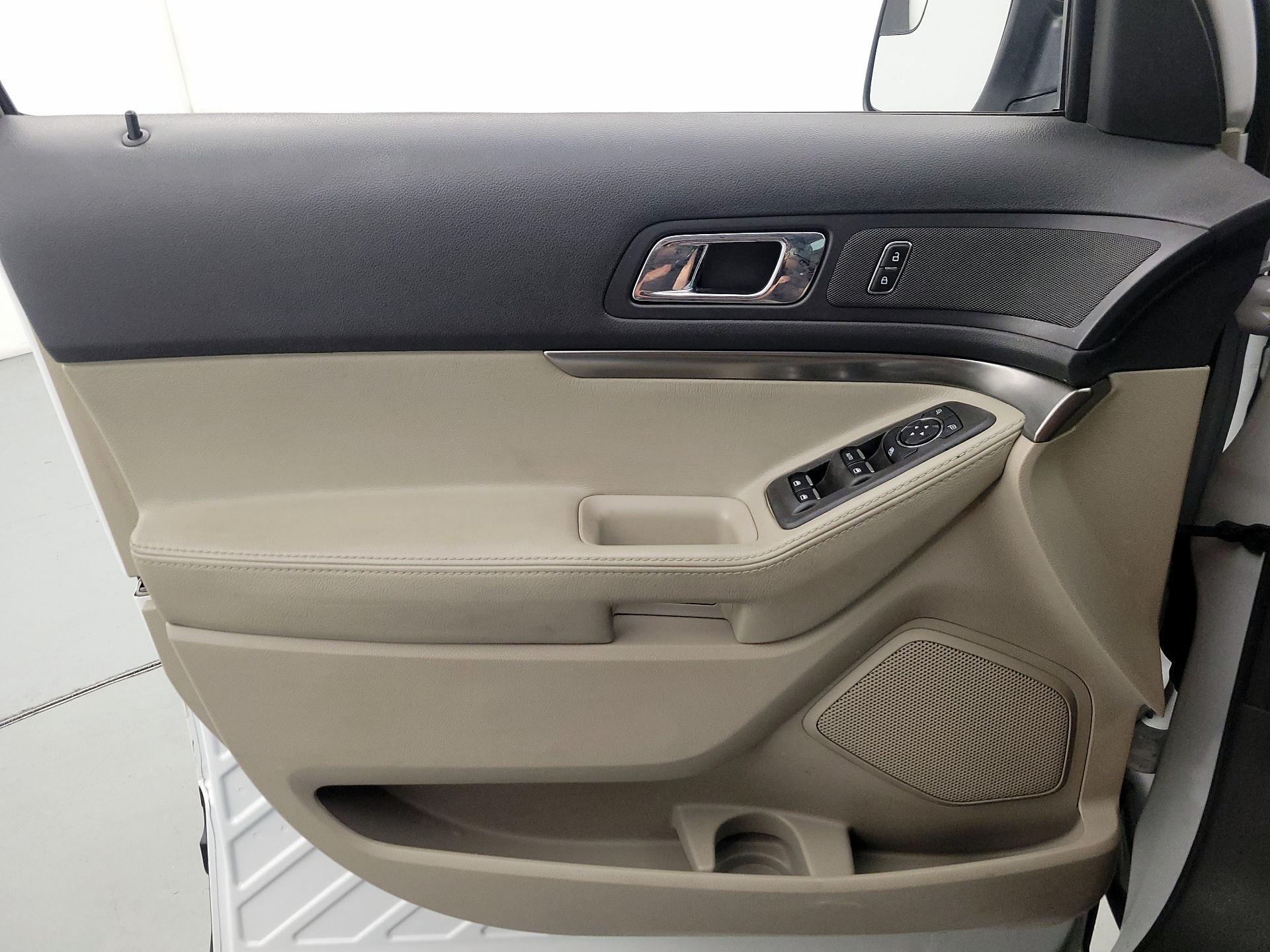 Thumbnail: 2015 Ford Explorer - 12