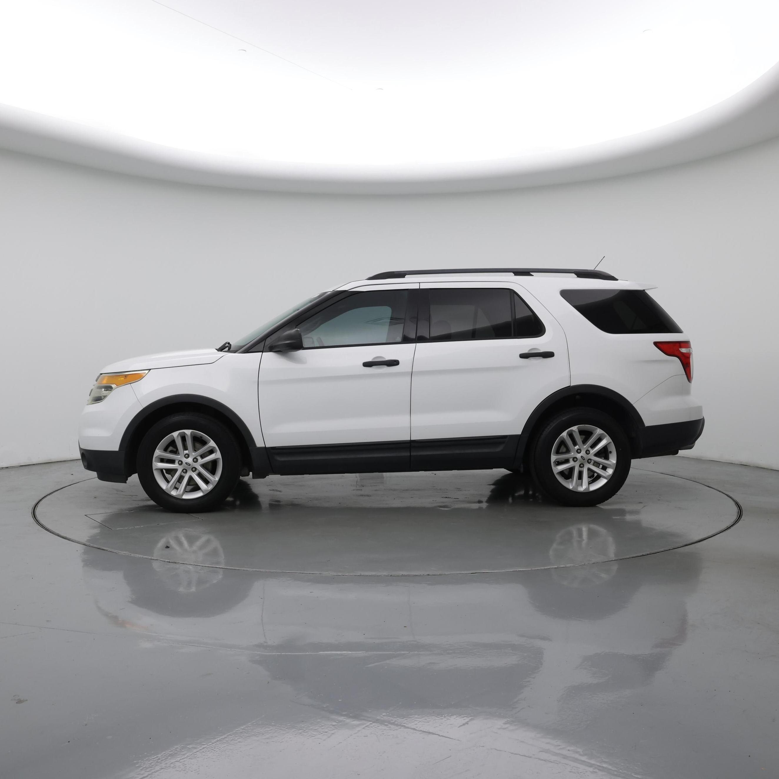 Thumbnail: 2015 Ford Explorer - 3