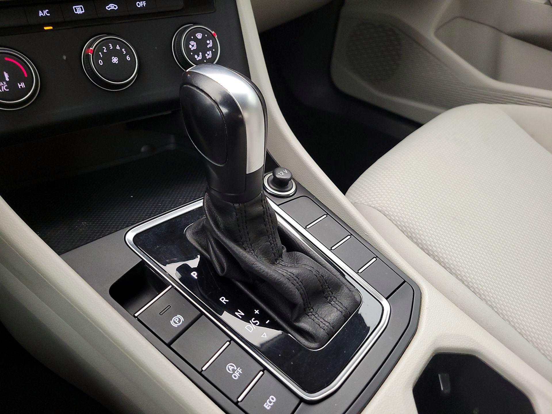 Thumbnail: 2019 Volkswagen Jetta - 17