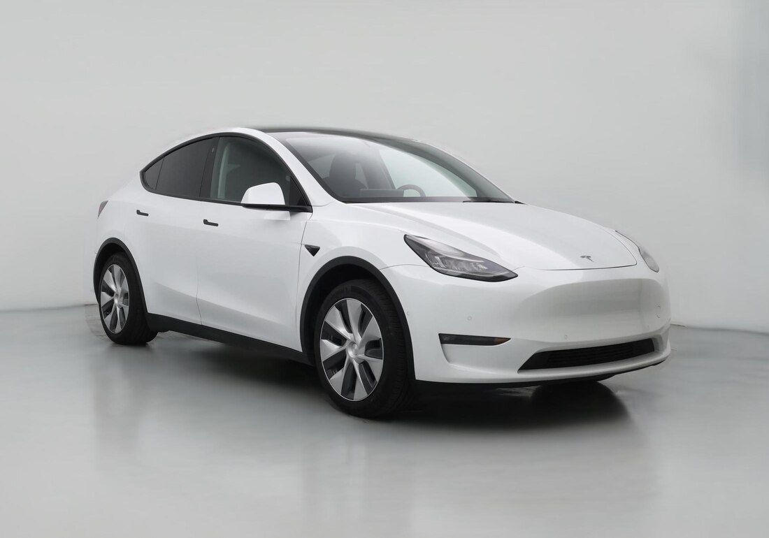 2021 Tesla Model Y Standard Range in White — CarMax photo