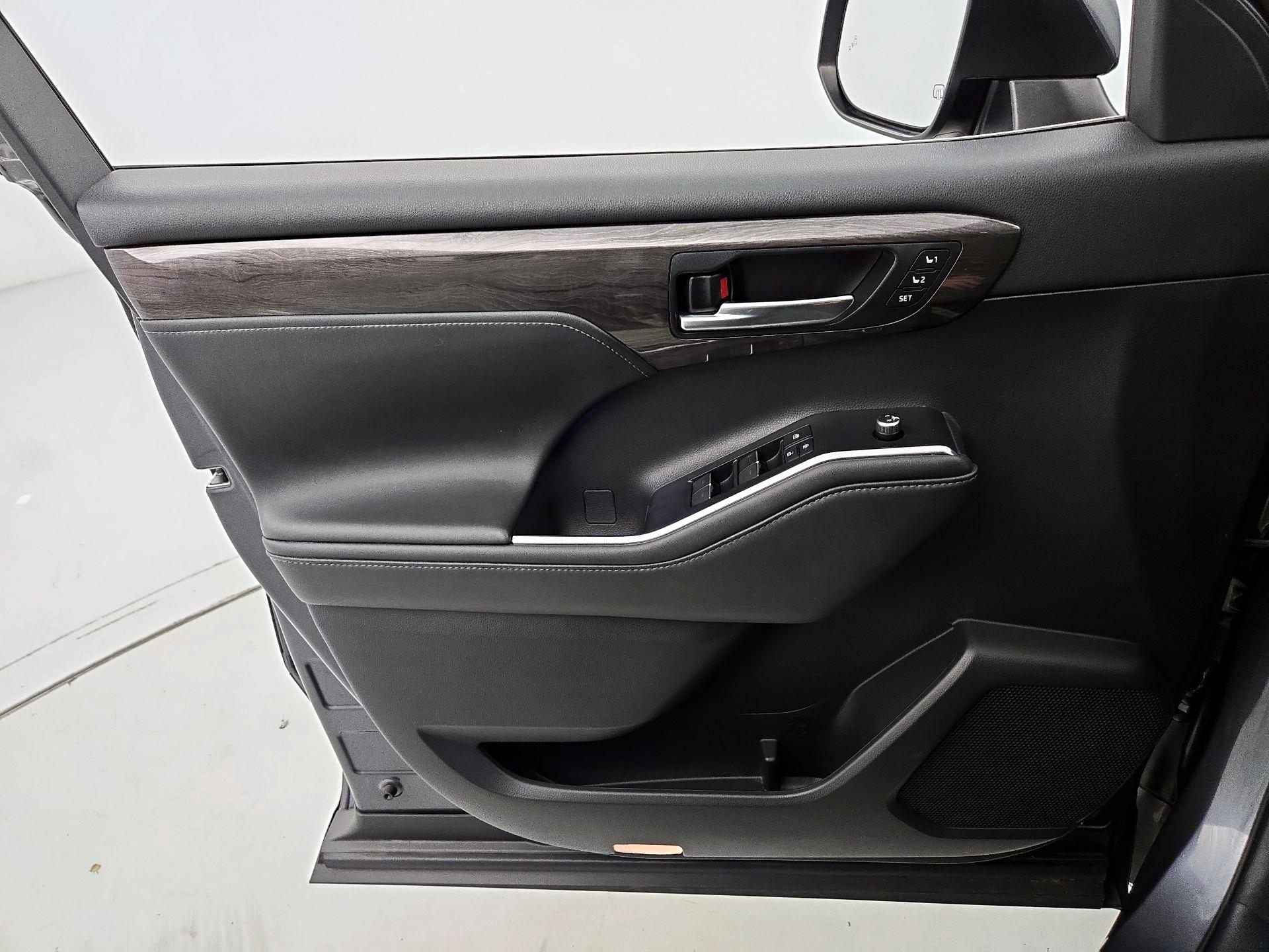 Thumbnail: 2020 Toyota Highlander - 12