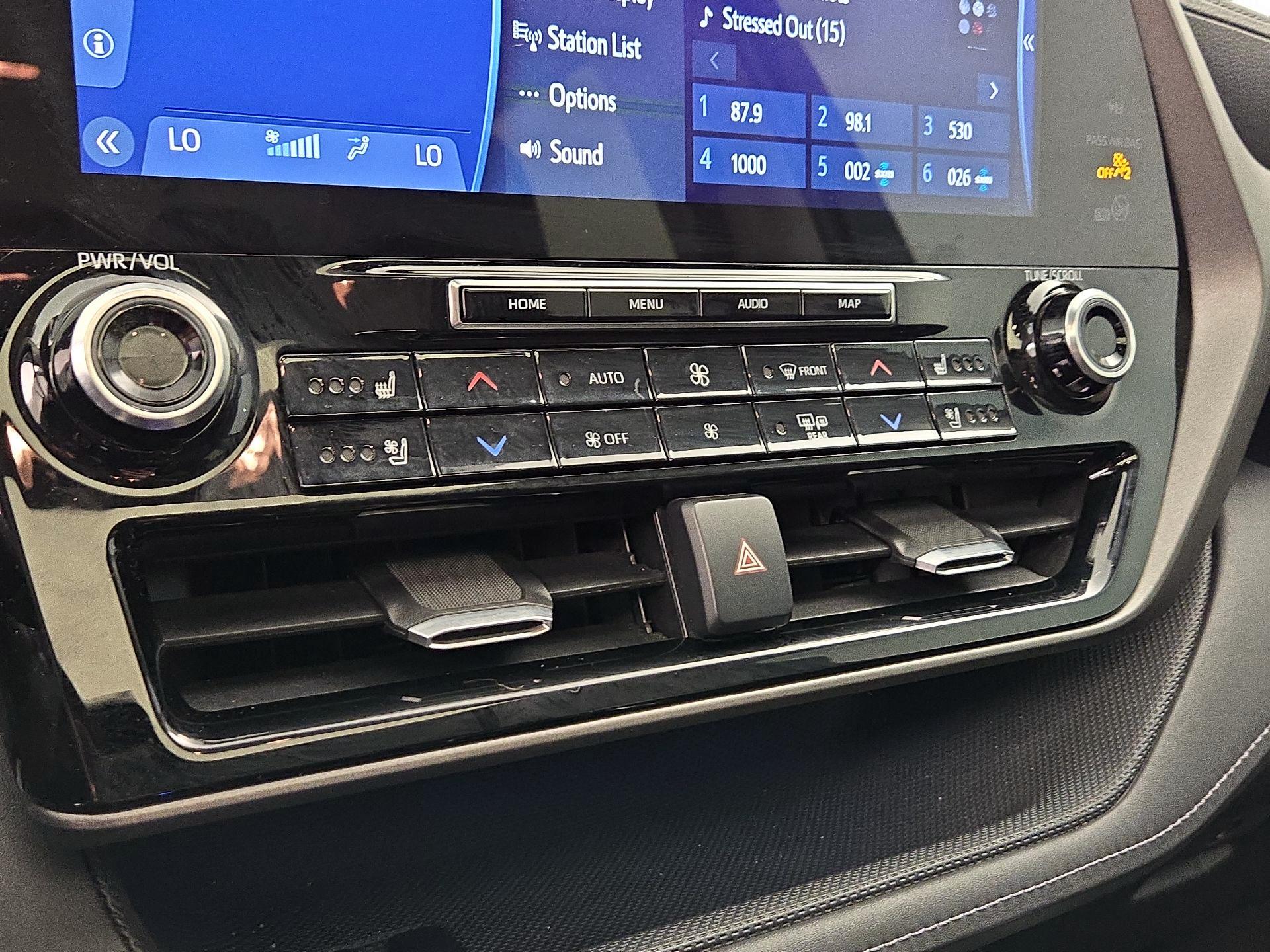 Thumbnail: 2020 Toyota Highlander - 17