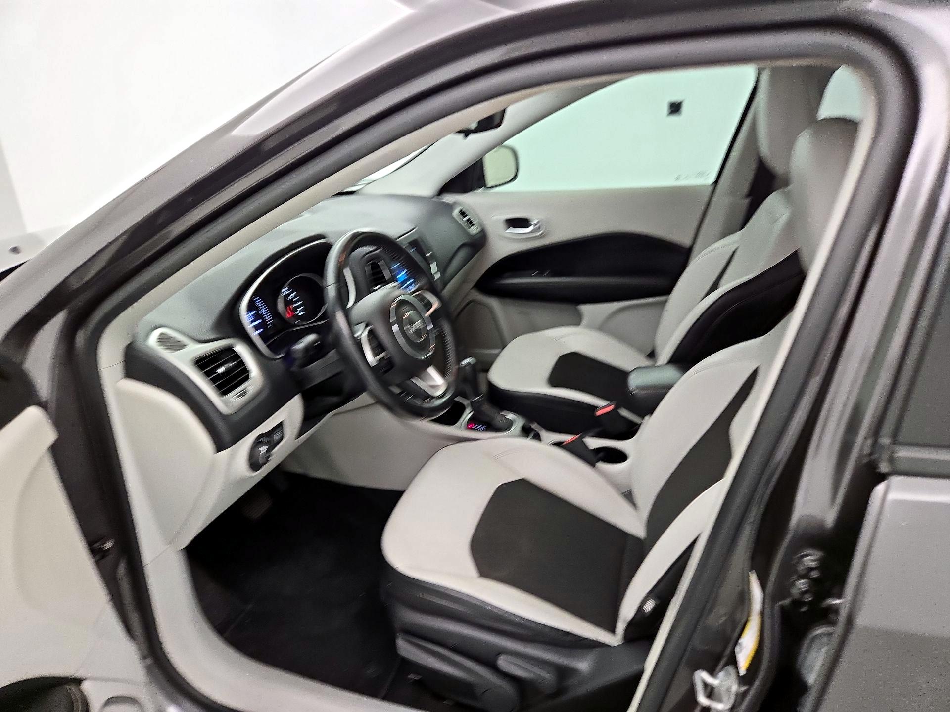 Thumbnail: 2021 Jeep Compass - 11