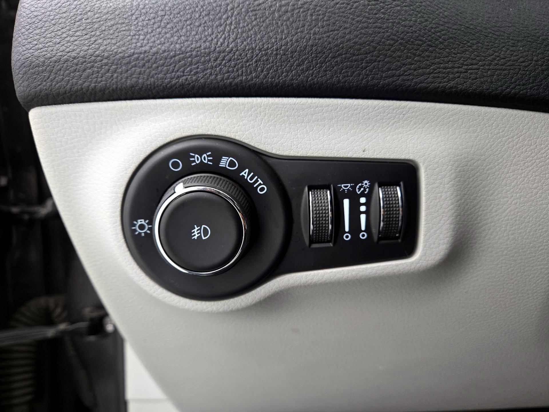 Thumbnail: 2021 Jeep Compass - 13