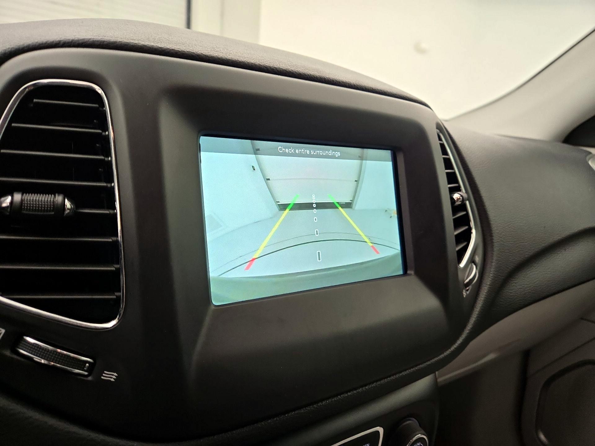 Thumbnail: 2021 Jeep Compass - 14
