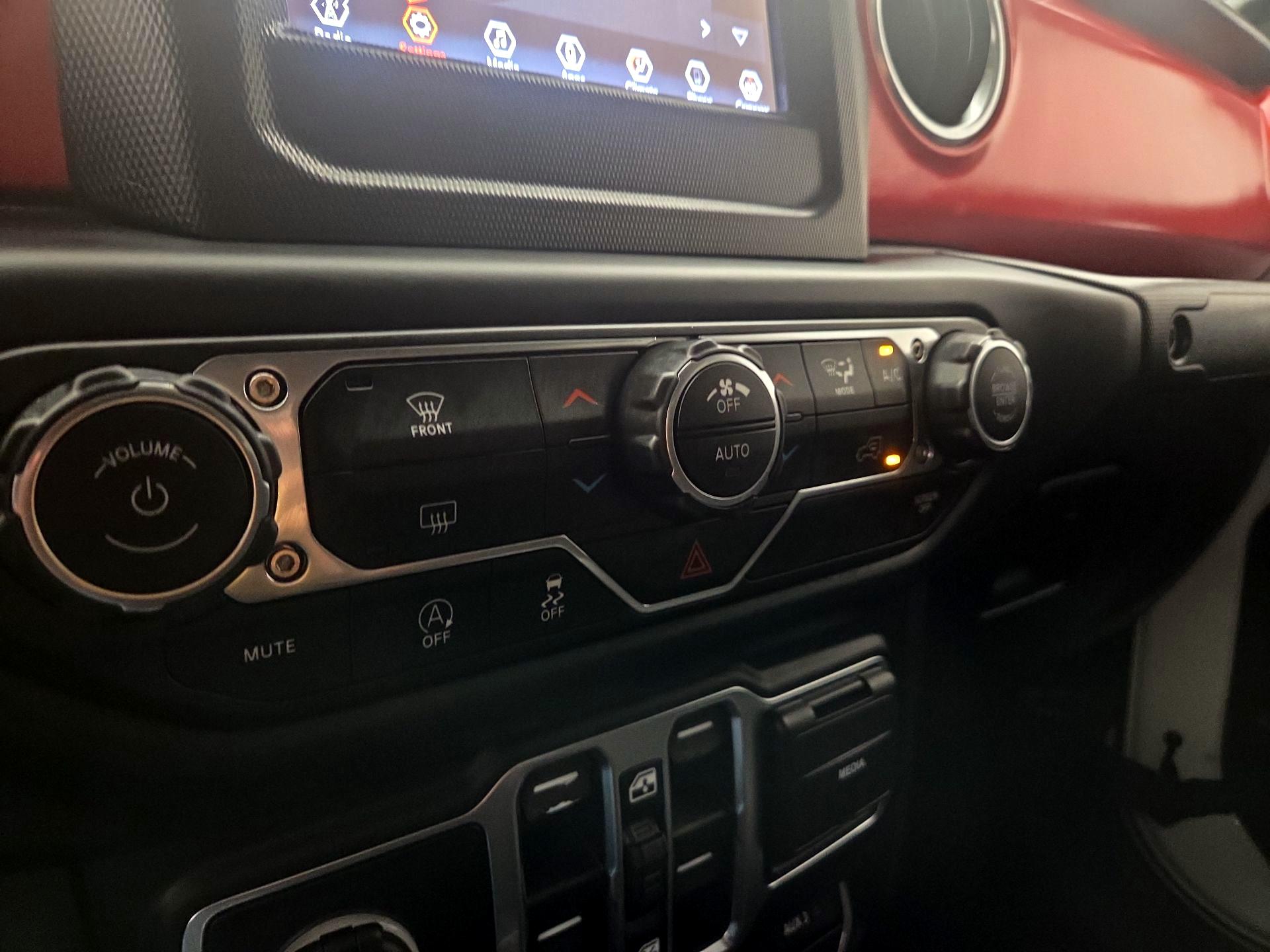 Thumbnail: 2020 Jeep Gladiator - 16