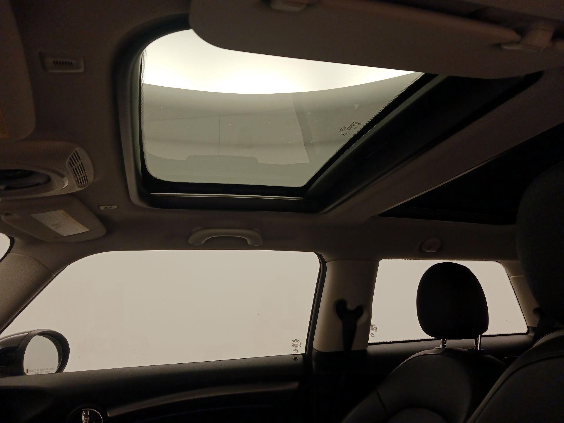 Thumbnail: 2022 MINI Cooper Hardtop - 19