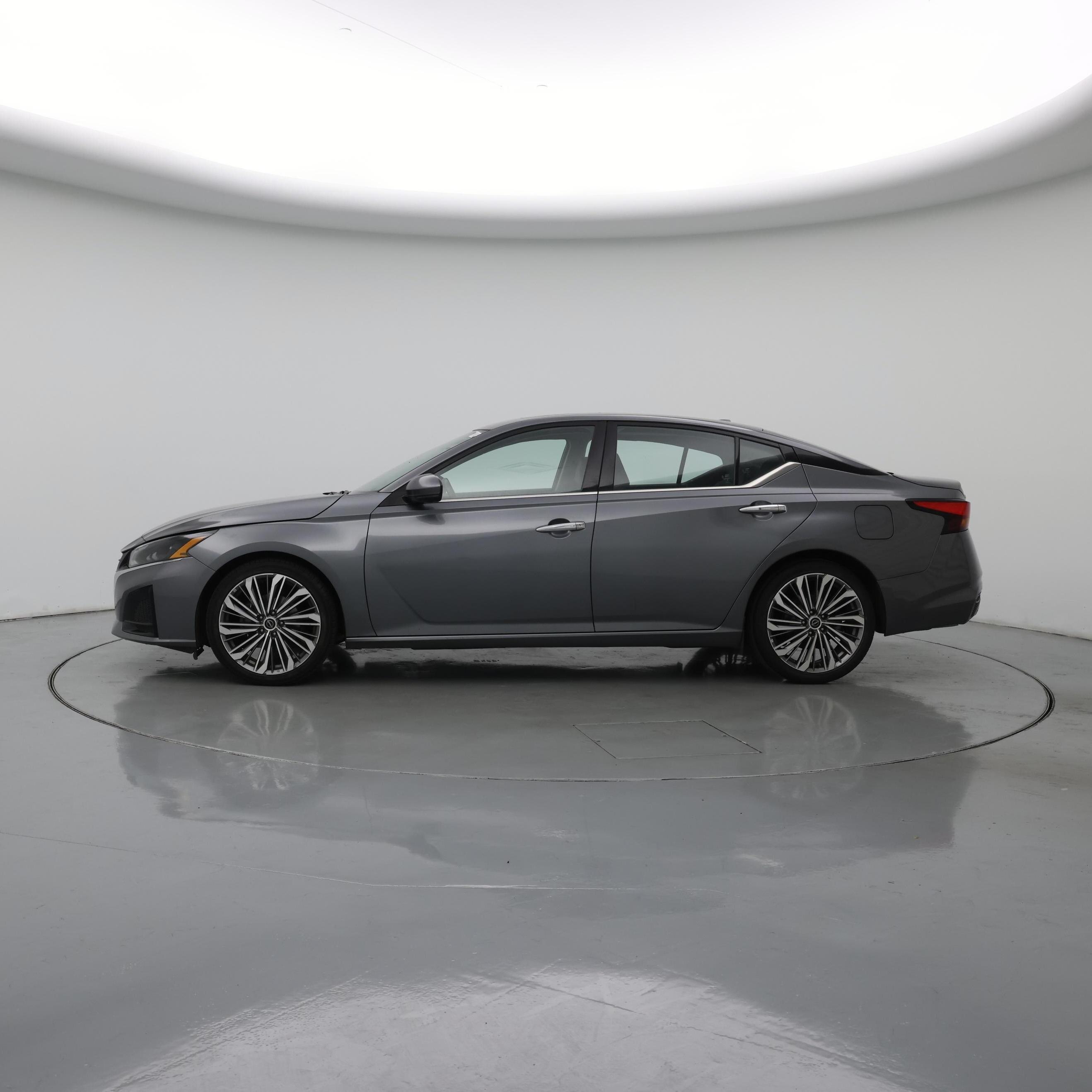 Thumbnail: 2023 Nissan Altima - 3