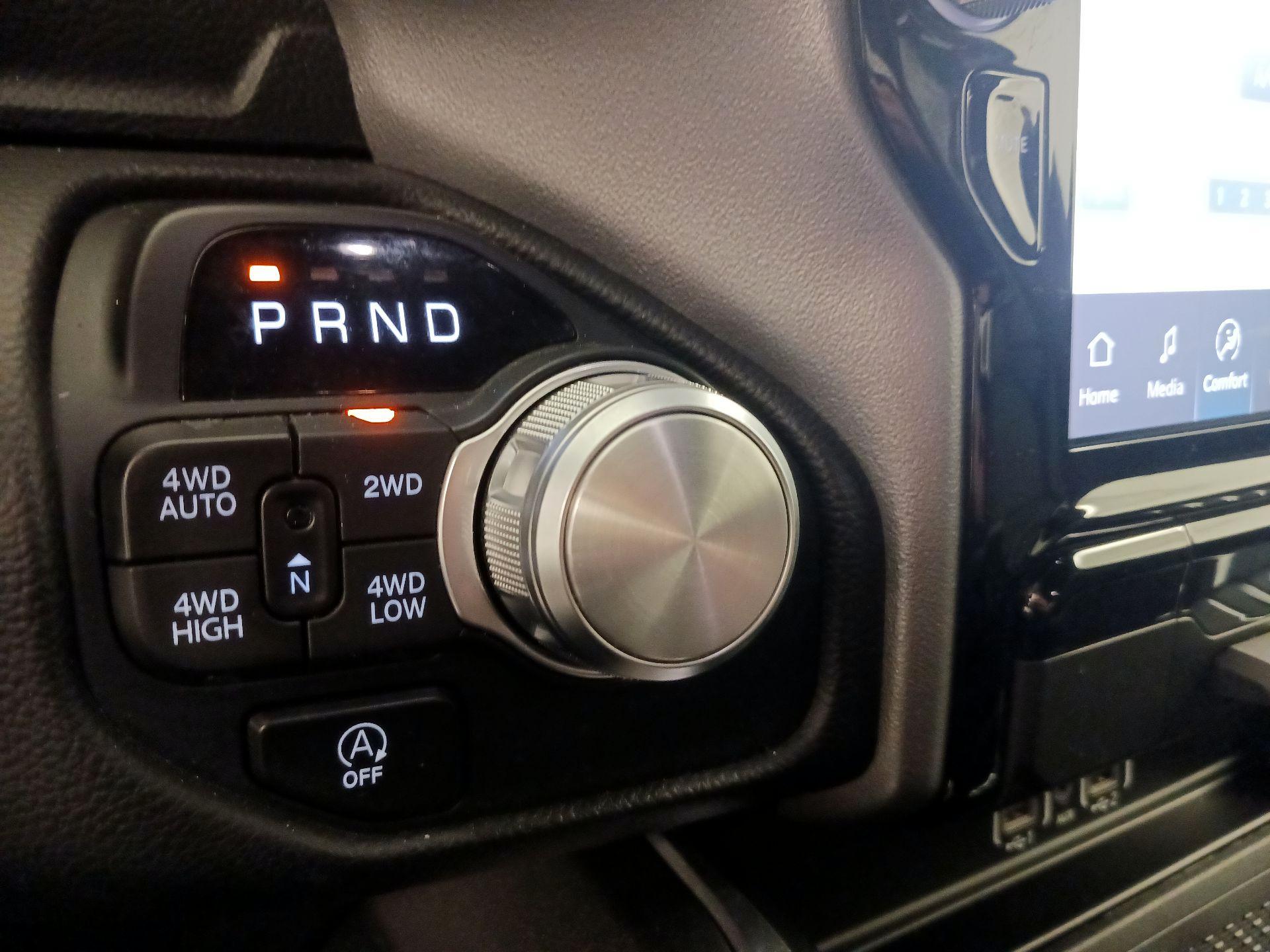 Thumbnail: 2025 RAM 1500 - 18