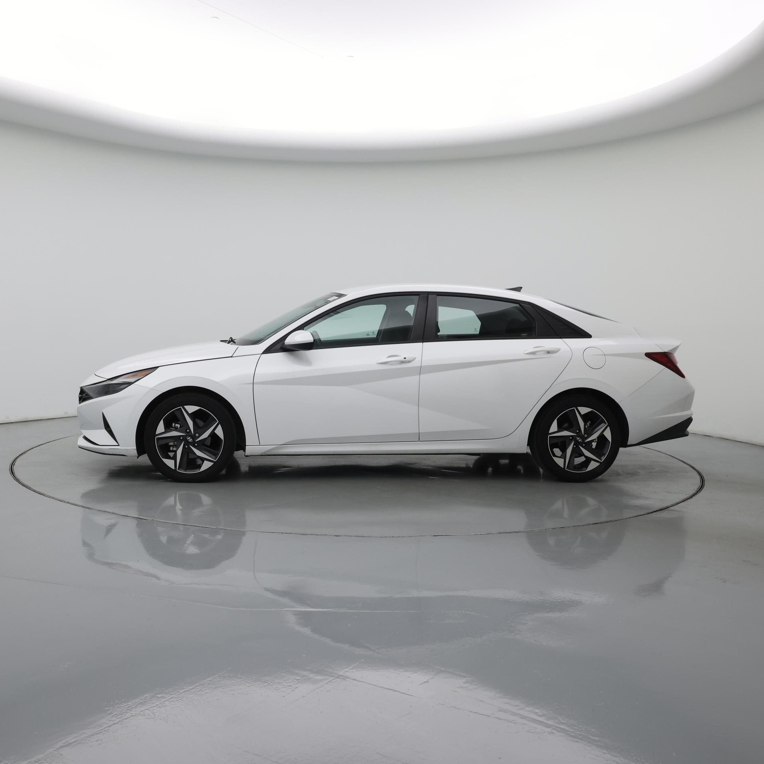 Thumbnail: 2023 Hyundai Elantra - 3
