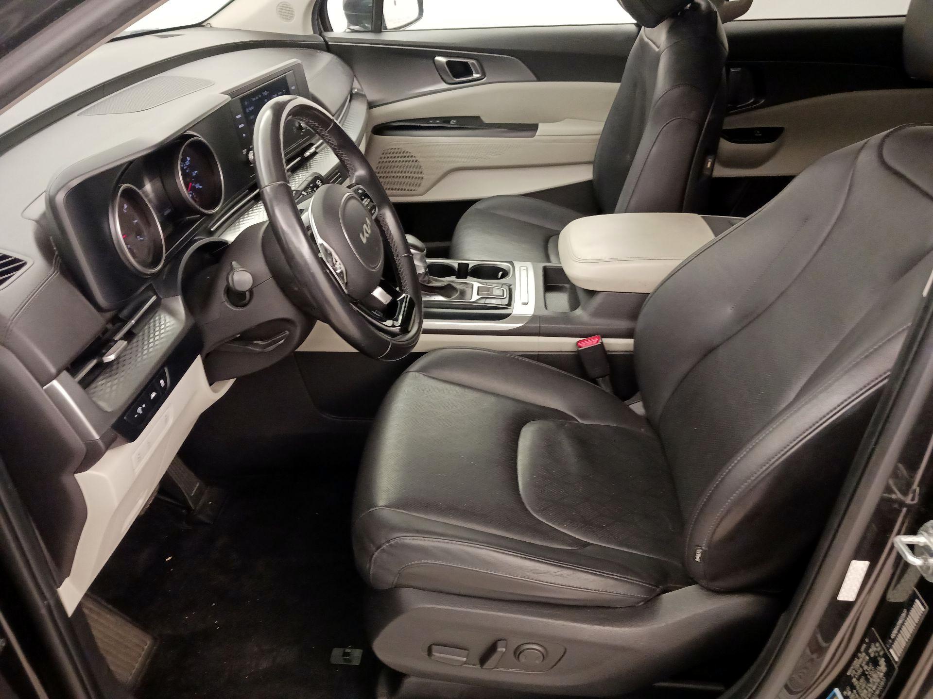 Thumbnail: 2022 Kia Carnival - 11