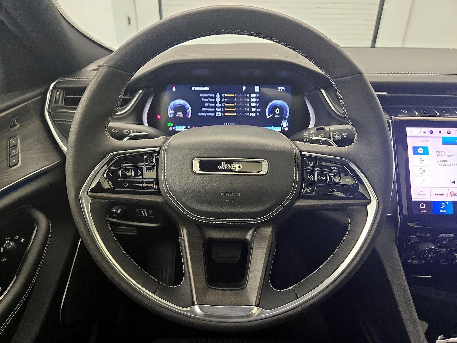 2023 Jeep Grand Cherokee Overland - Photo 11