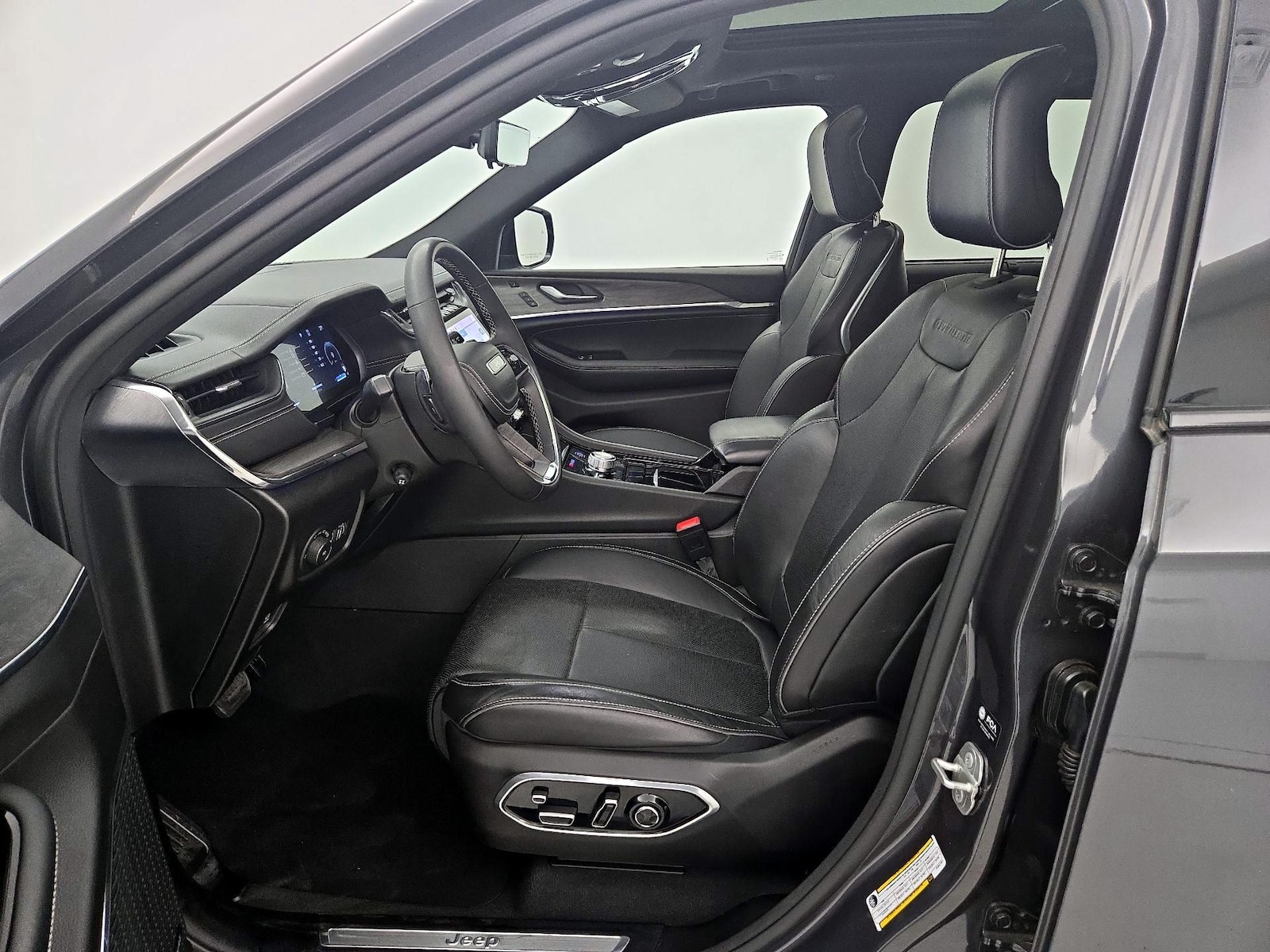 2023 Jeep Grand Cherokee Overland - Photo 12