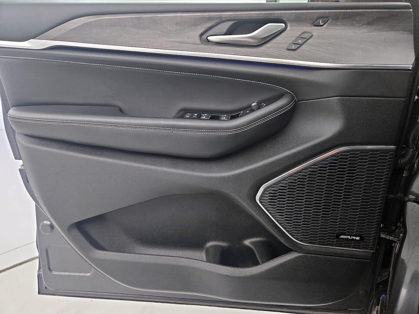 2023 Jeep Grand Cherokee Overland - Photo 13