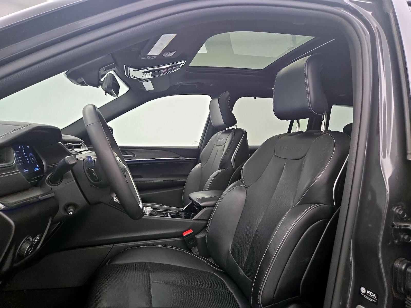2023 Jeep Grand Cherokee Overland - Photo 21