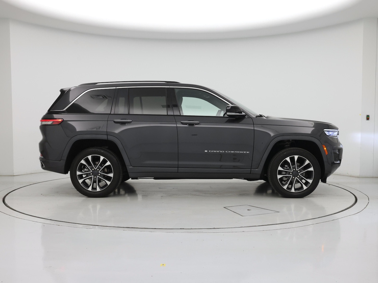 2023 Jeep Grand Cherokee Overland - Photo 8