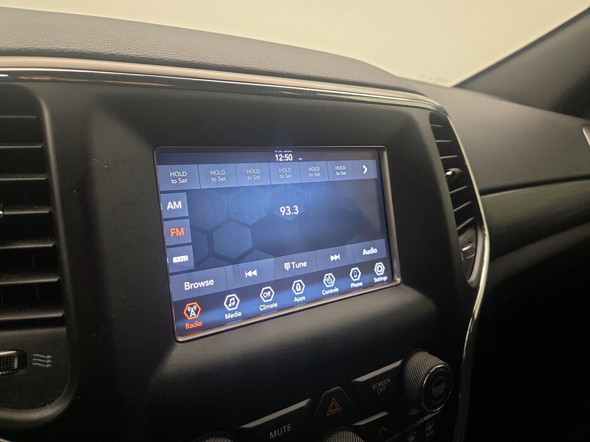 Thumbnail: 2021 Jeep Grand Cherokee - 15