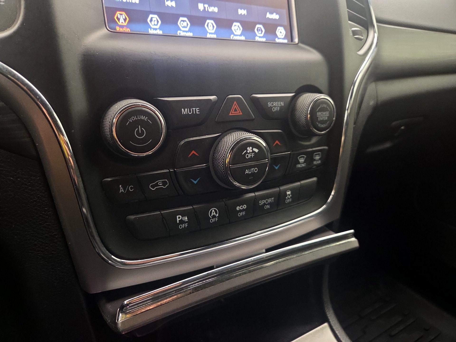 Thumbnail: 2021 Jeep Grand Cherokee - 16