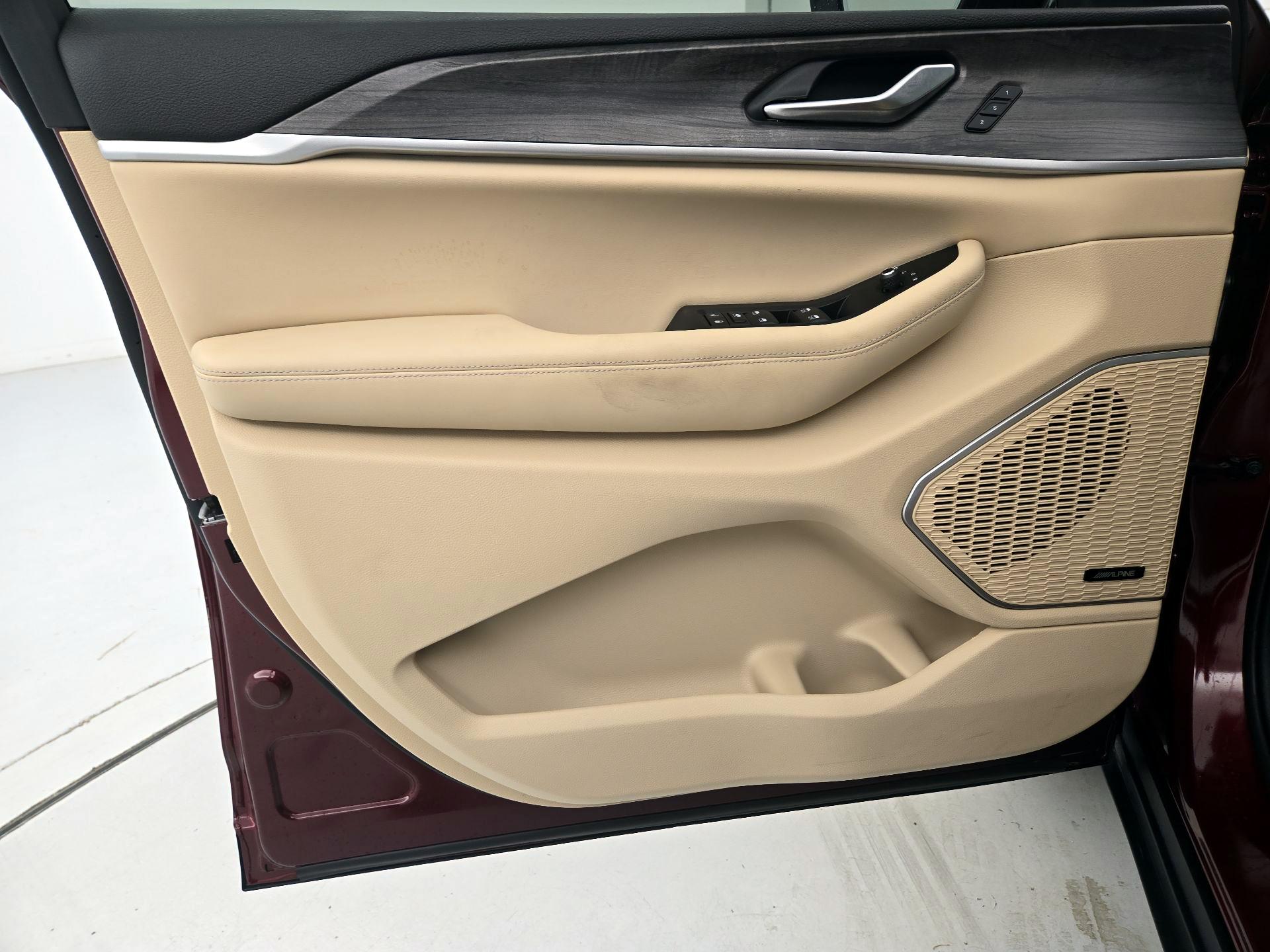 Thumbnail: 2023 Jeep Grand Cherokee - 12