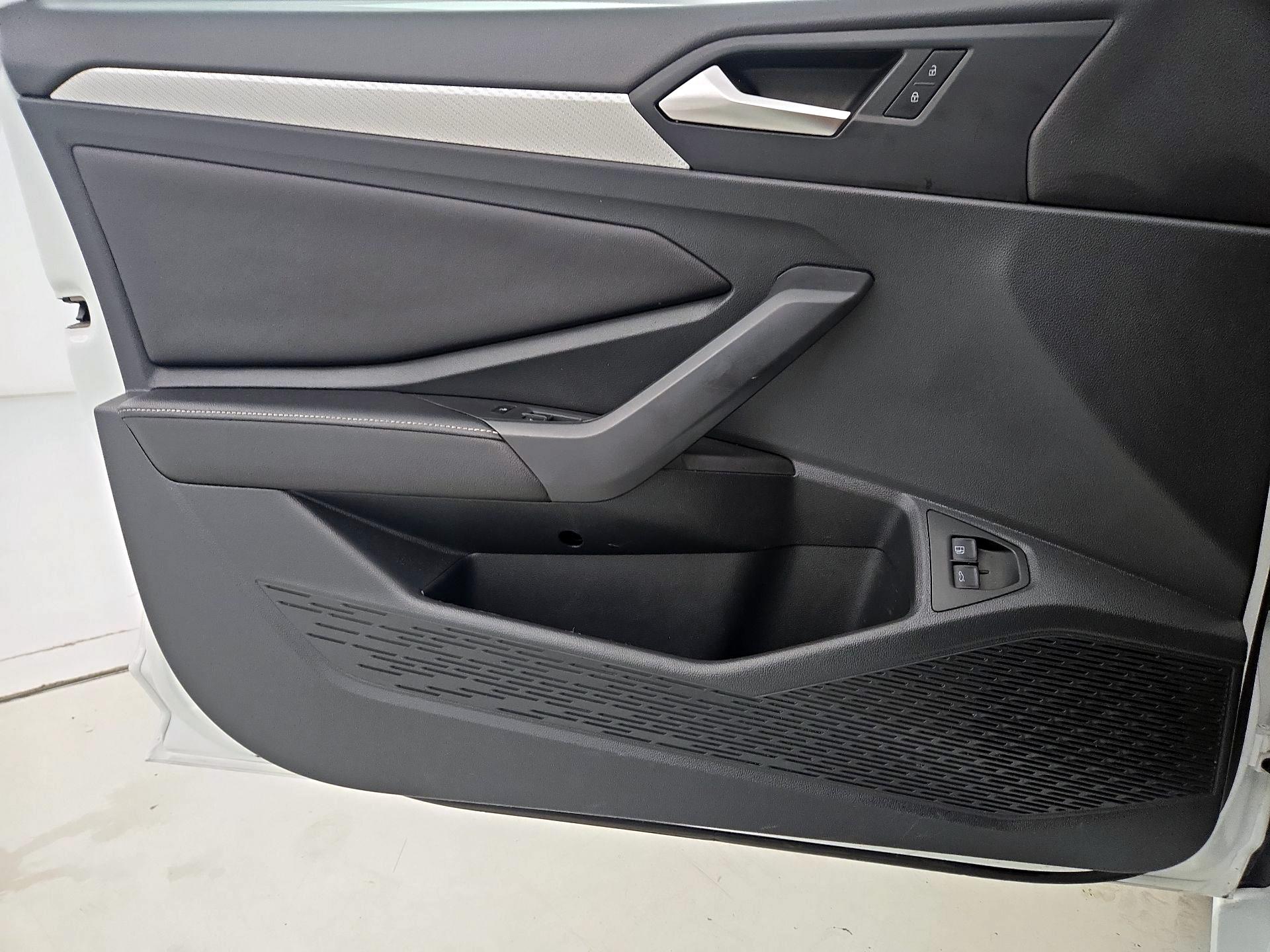 Thumbnail: 2023 Volkswagen Jetta - 12
