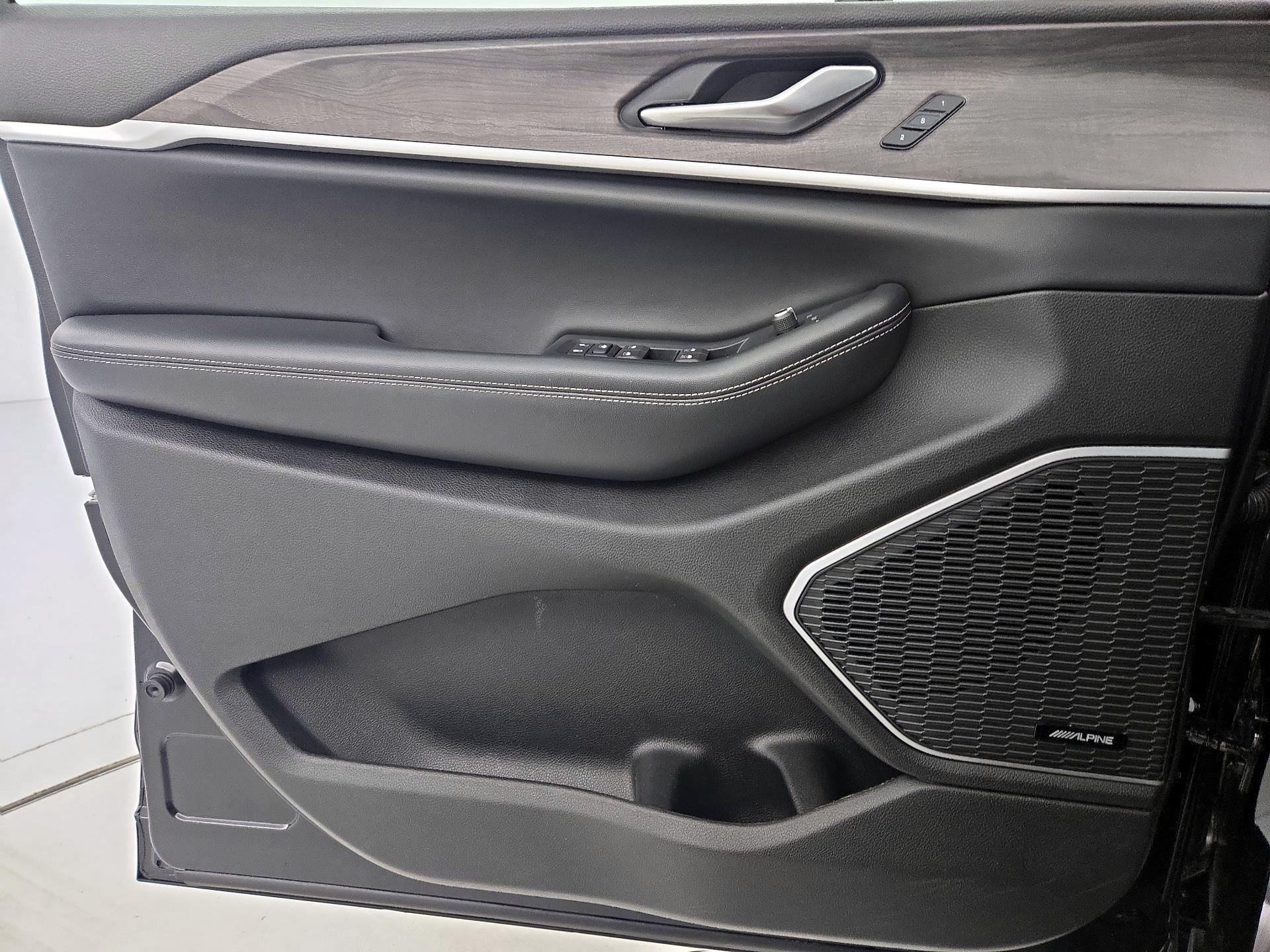 Thumbnail: 2022 Jeep Grand Cherokee - 10