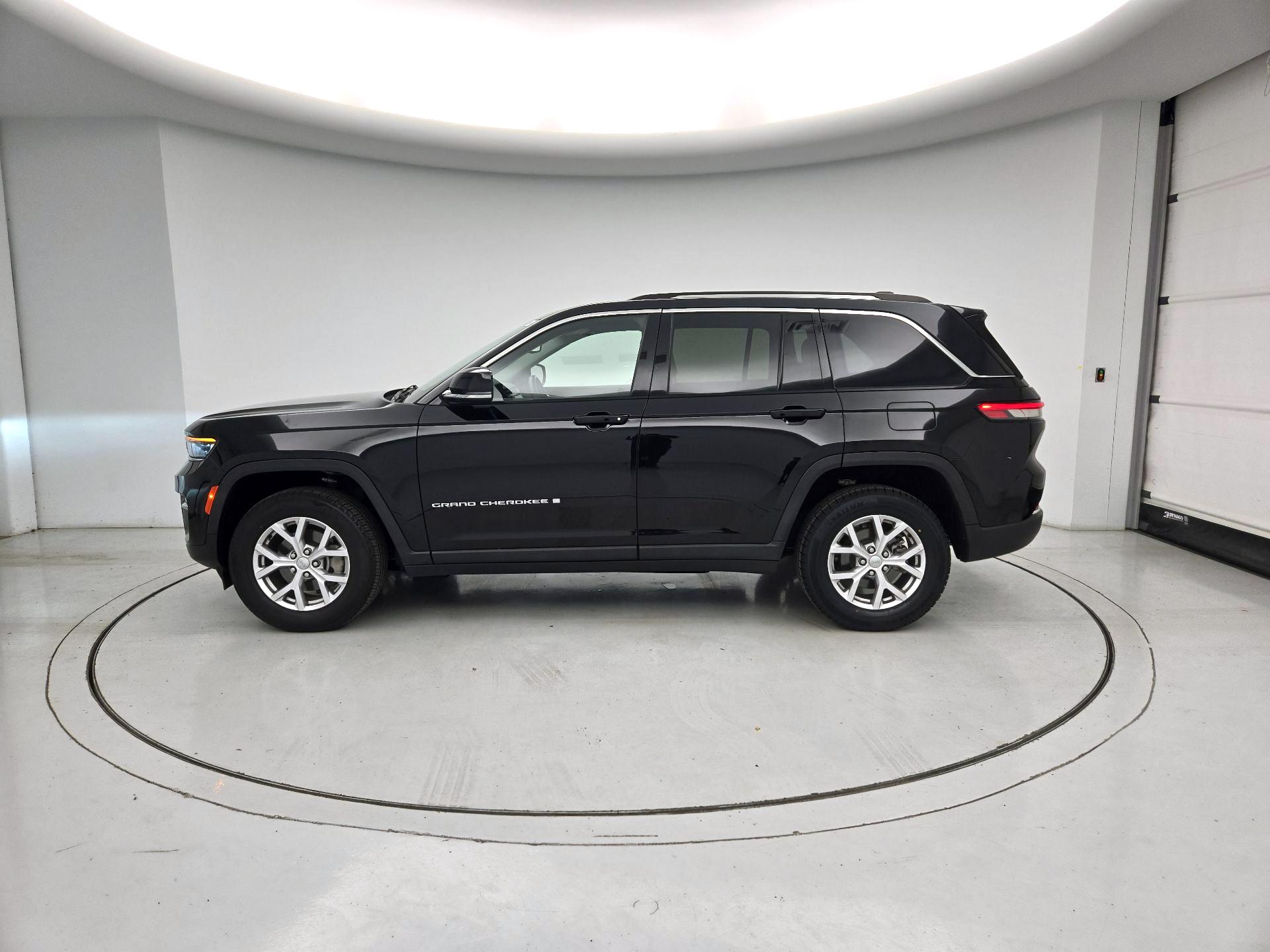 Thumbnail: 2022 Jeep Grand Cherokee - 4