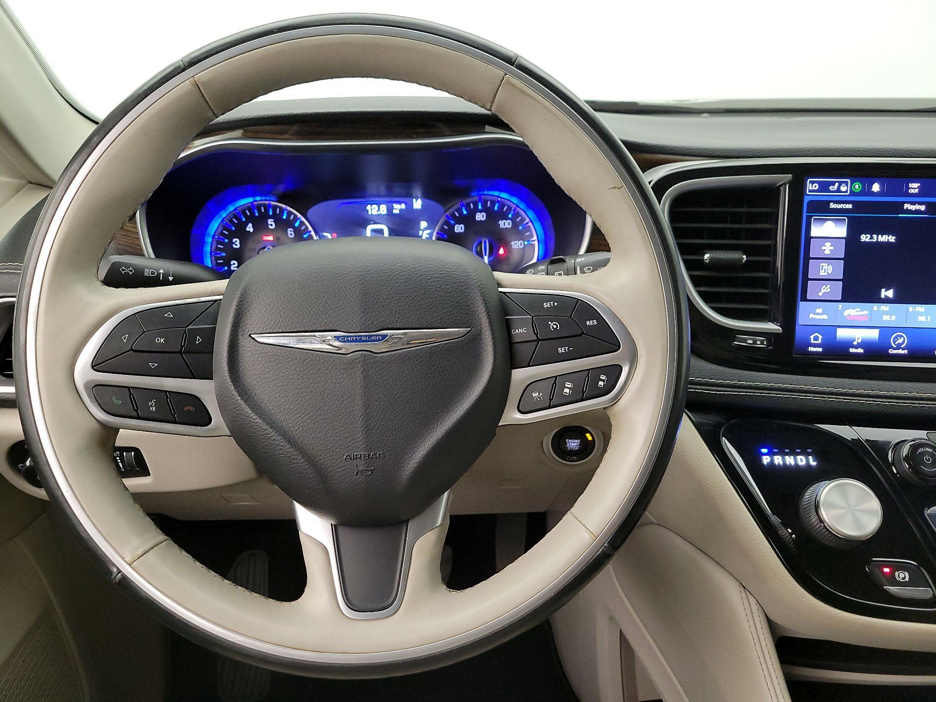 Thumbnail: 2021 Chrysler Pacifica - 10
