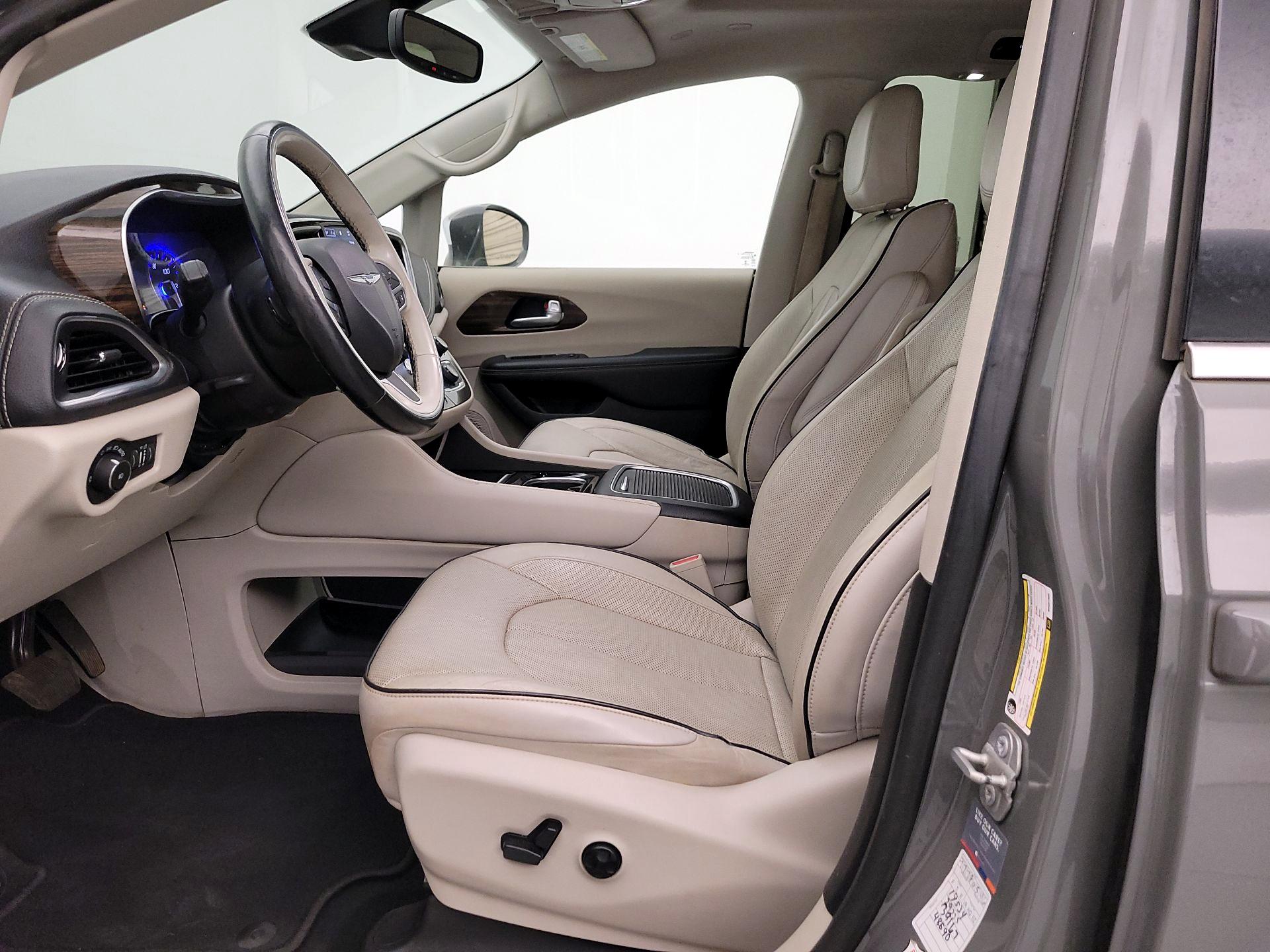 Thumbnail: 2021 Chrysler Pacifica - 11