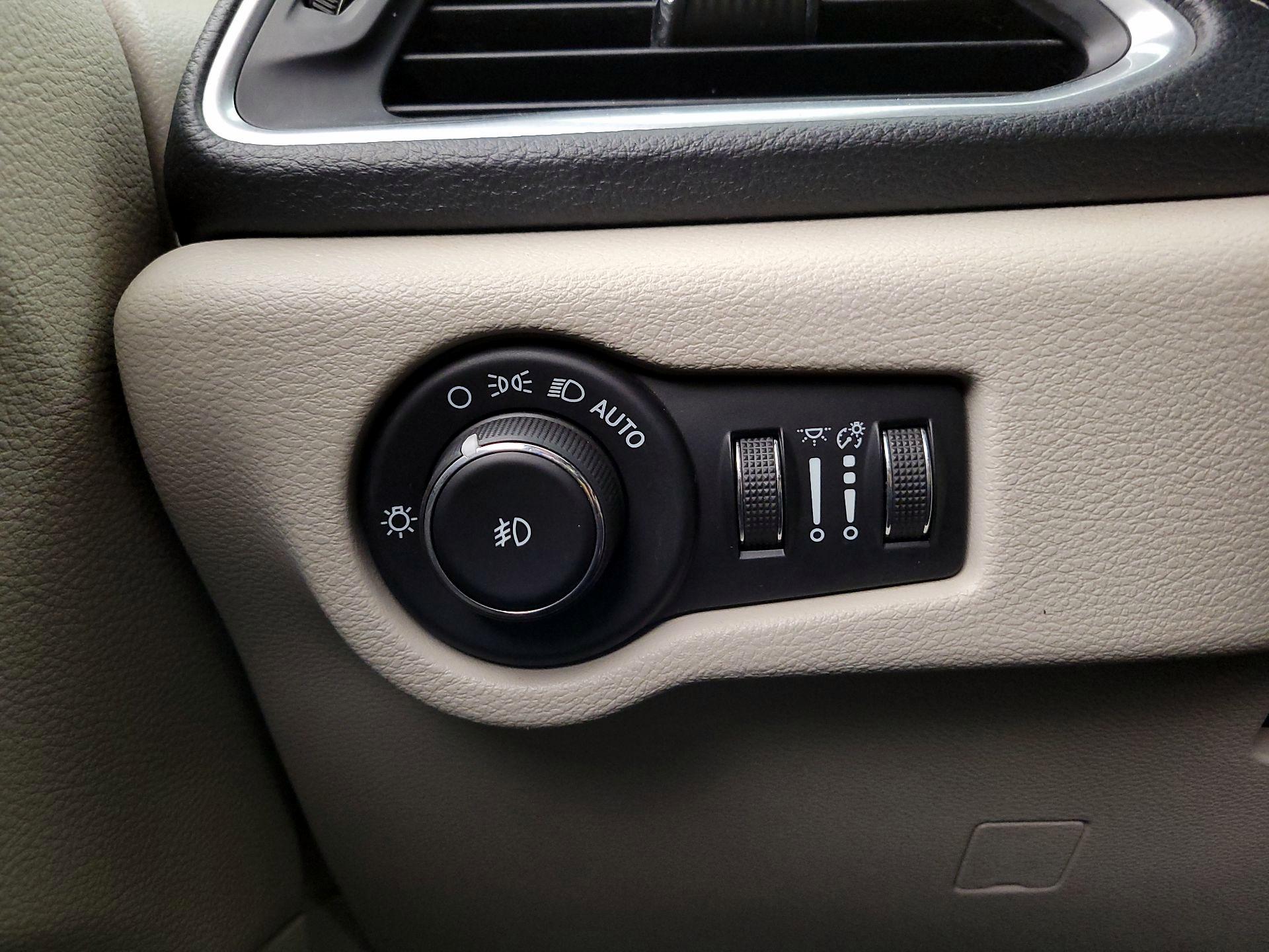 Thumbnail: 2021 Chrysler Pacifica - 13