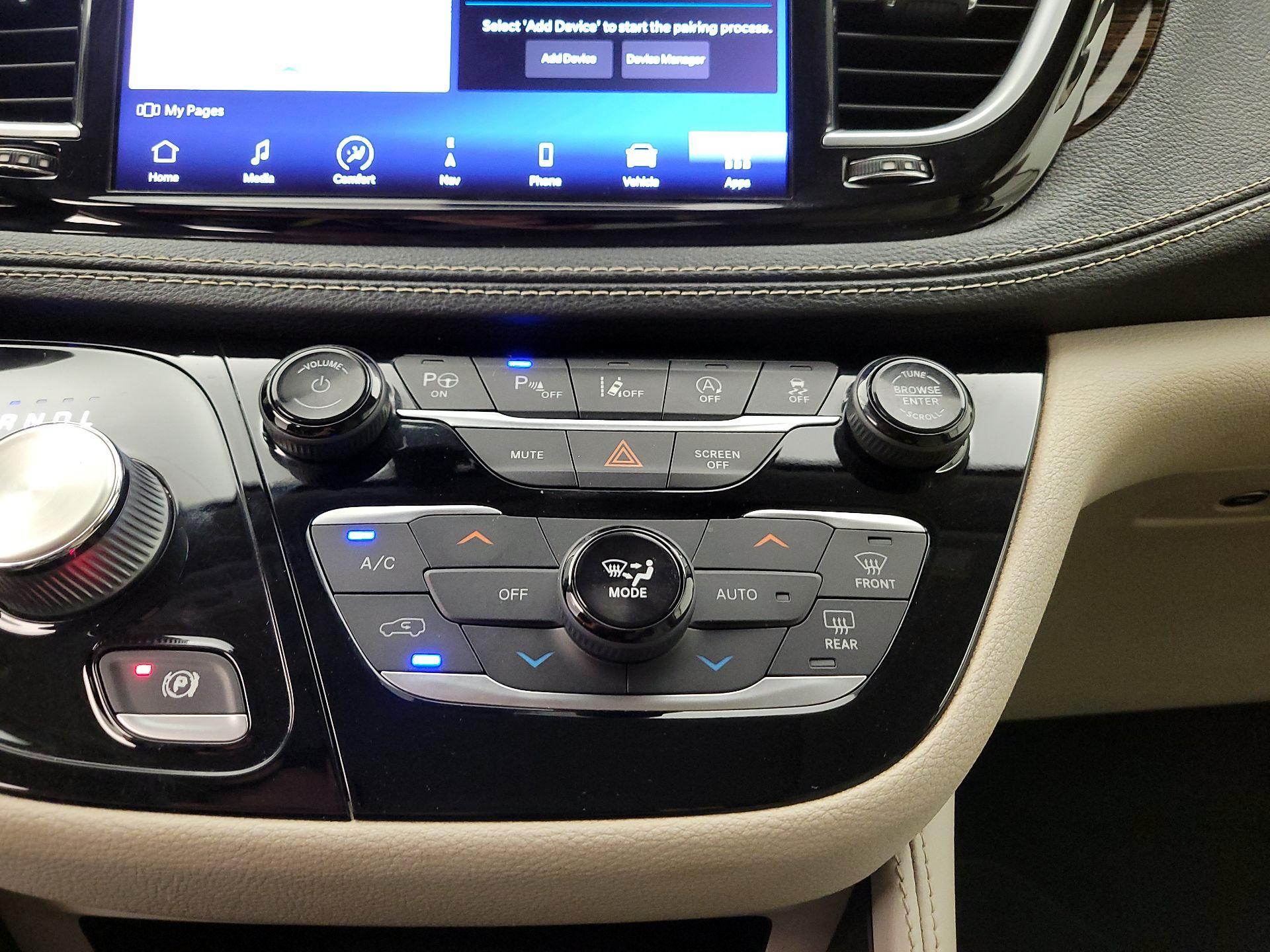 Thumbnail: 2021 Chrysler Pacifica - 17