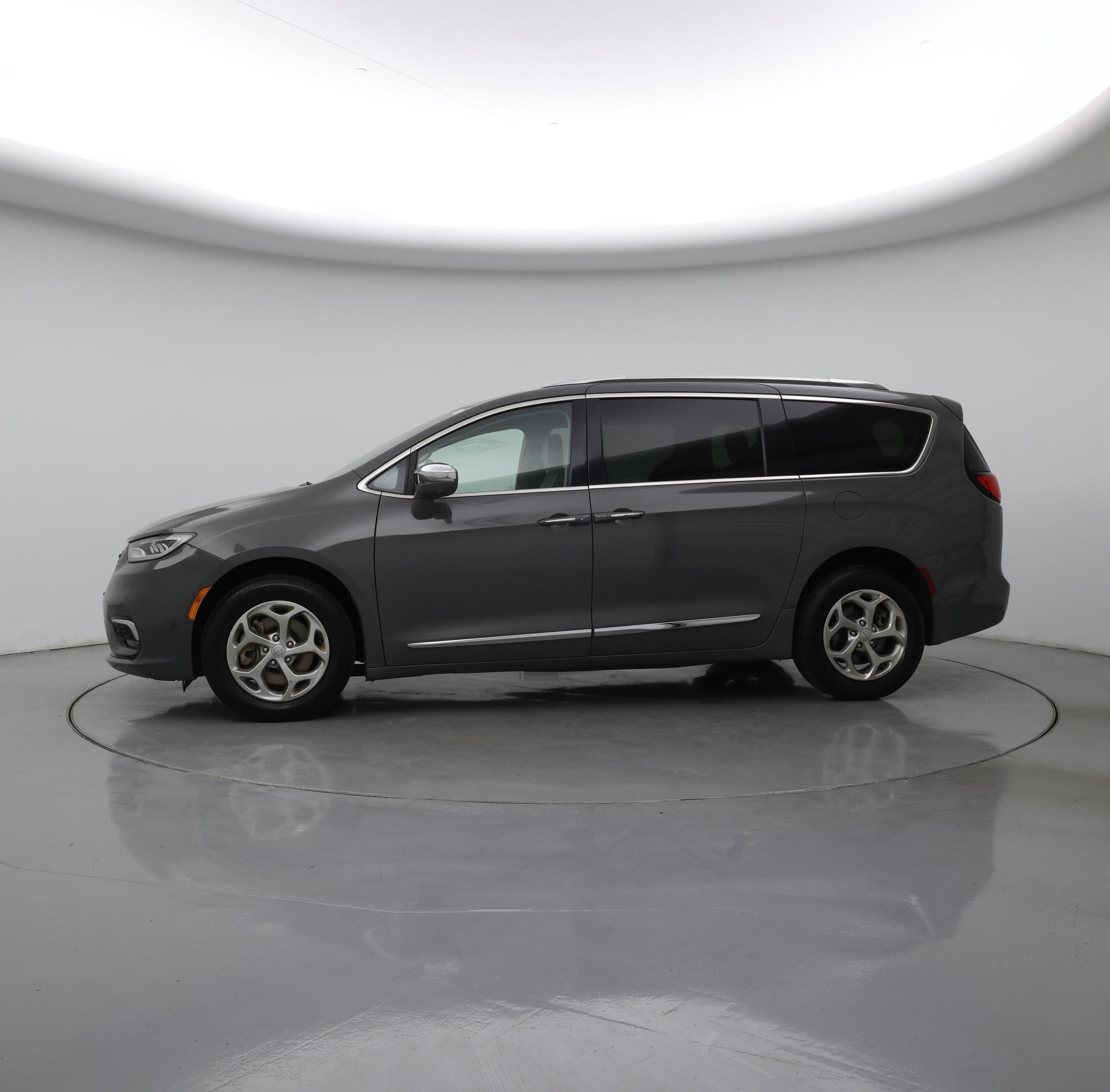 Thumbnail: 2021 Chrysler Pacifica - 3