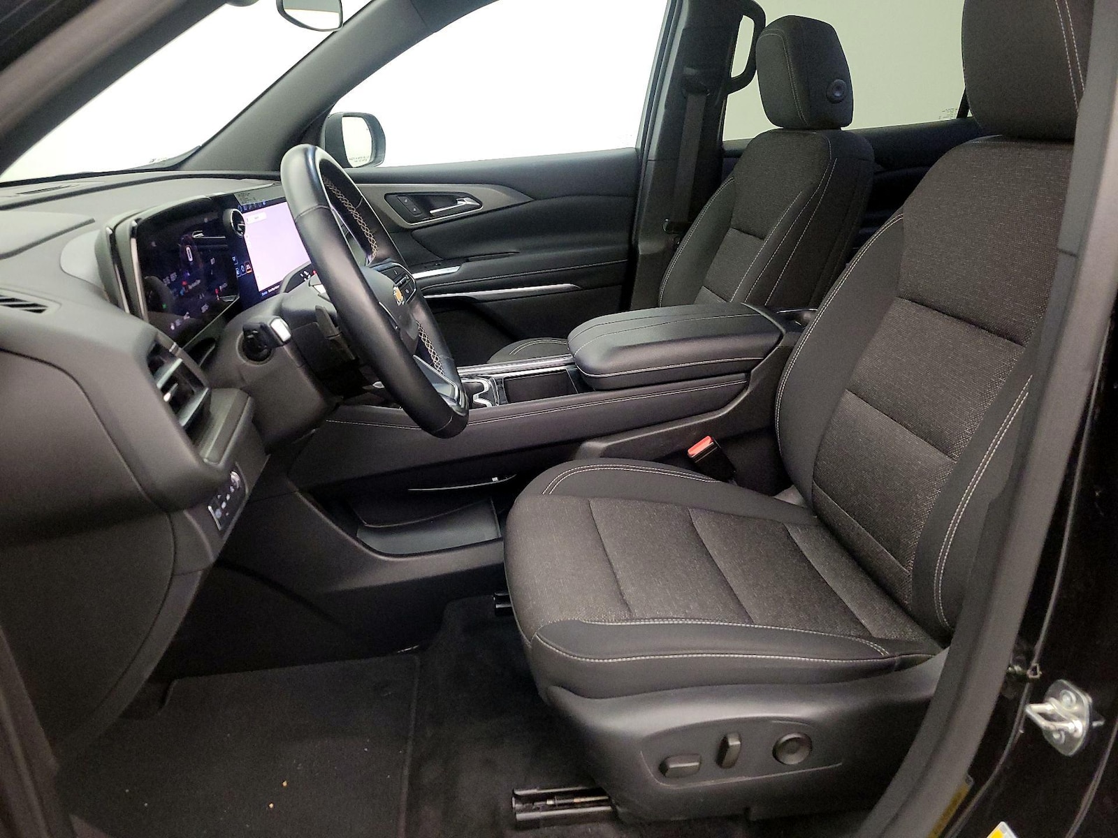 2025 Chevrolet Traverse LT - Photo 12